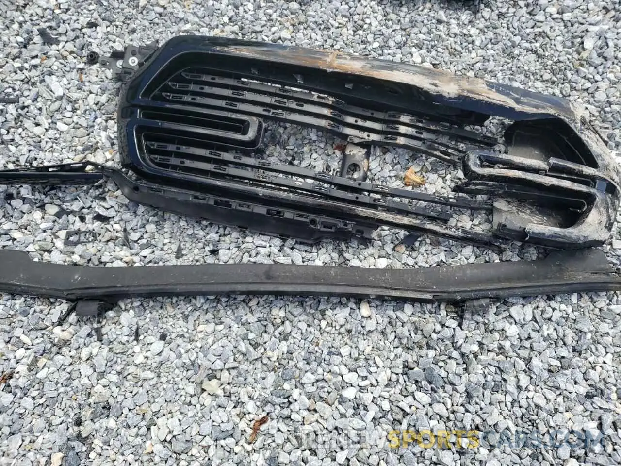 15 Photograph of a damaged car 1C6RREFTXLN289317 RAM 1500 2020