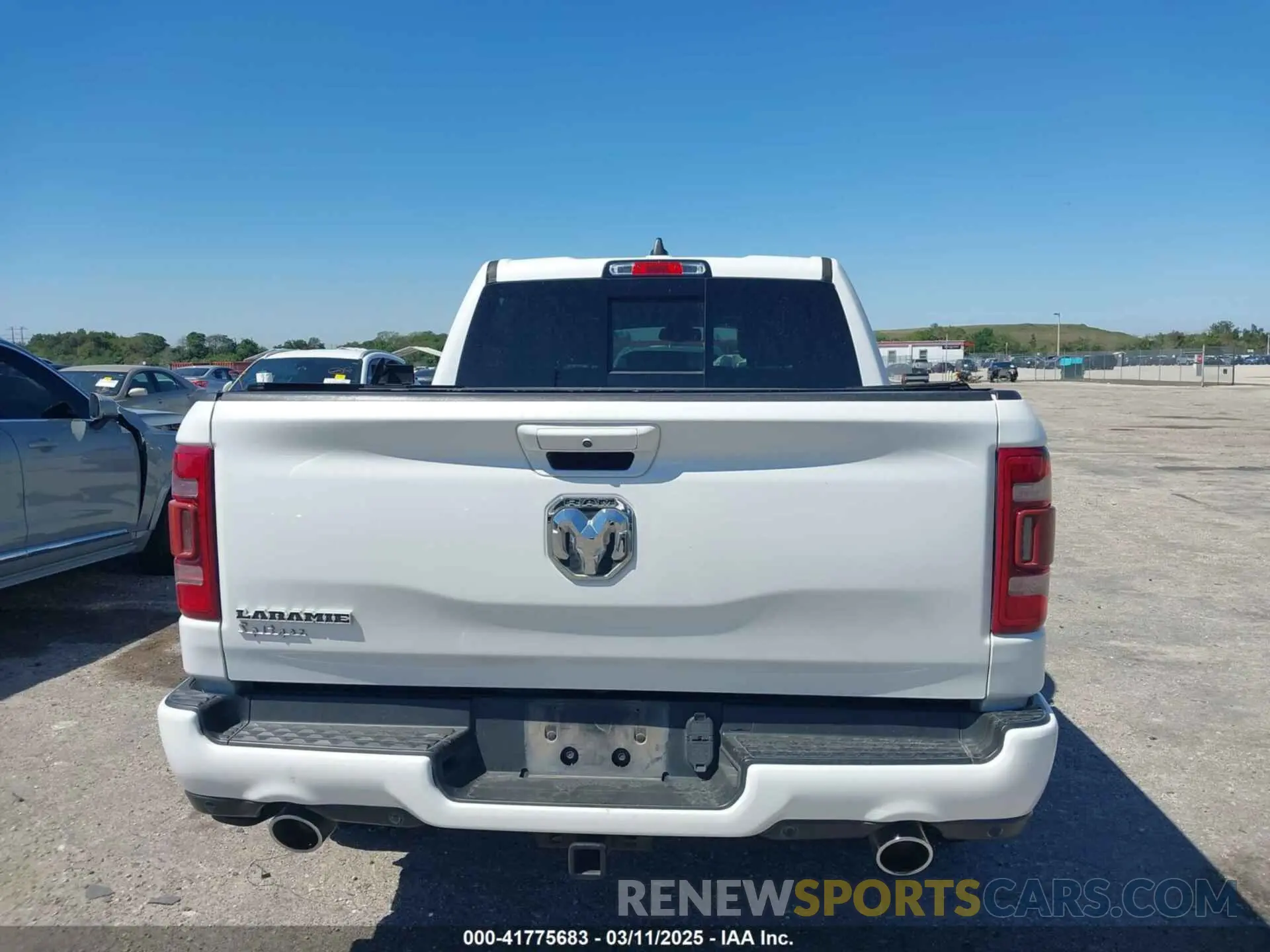 17 Photograph of a damaged car 1C6RREJT6LN188640 RAM 1500 2020