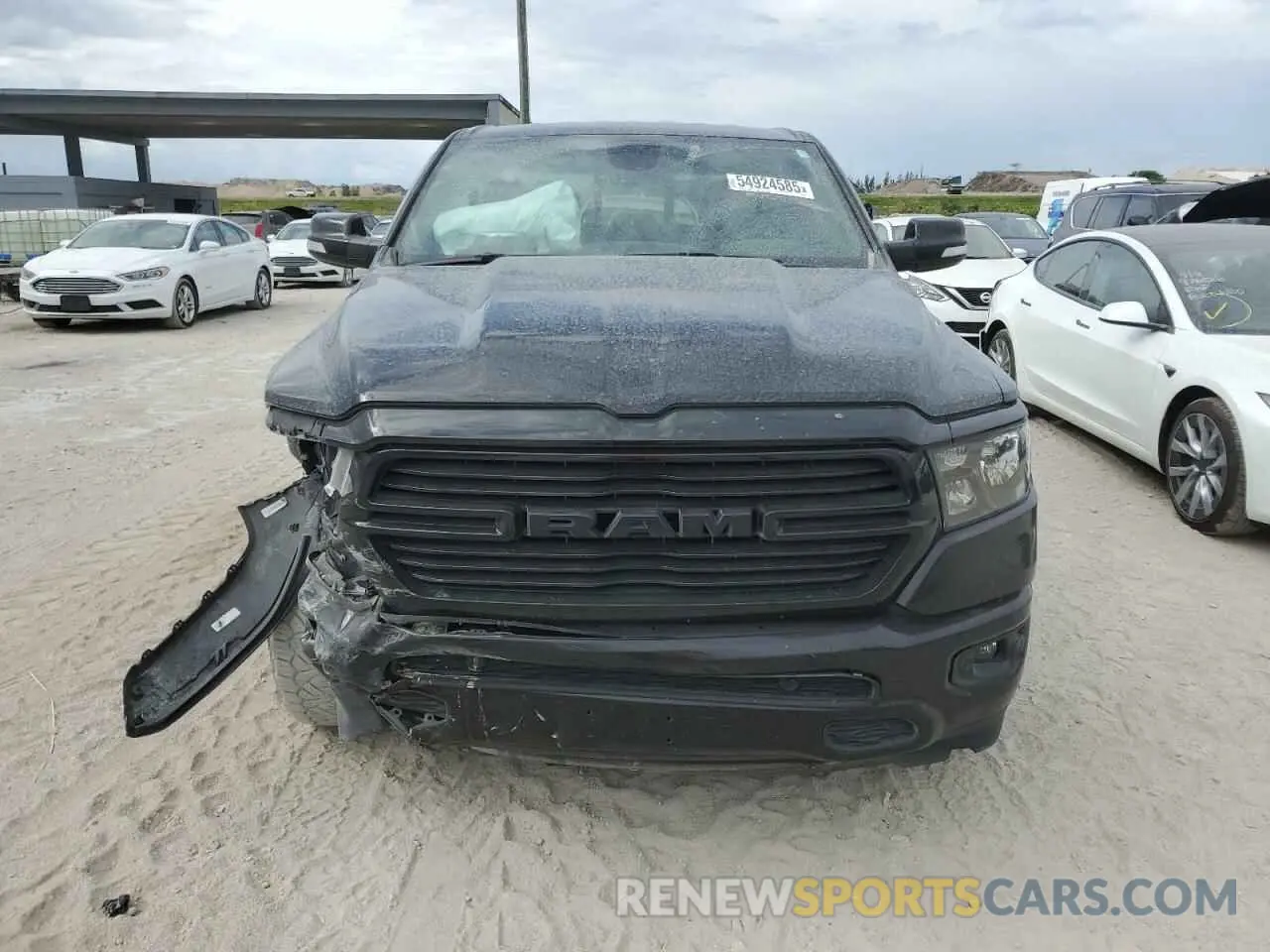 5 Photograph of a damaged car 1C6RREMT4LN357307 RAM 1500 2020