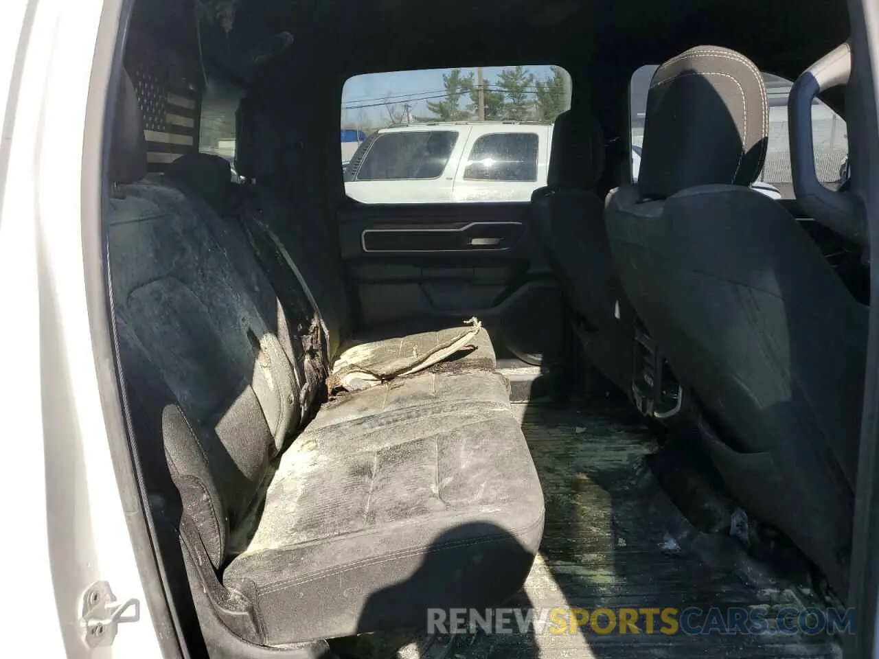 10 Photograph of a damaged car 1C6RRFFG6LN342720 RAM 1500 2020
