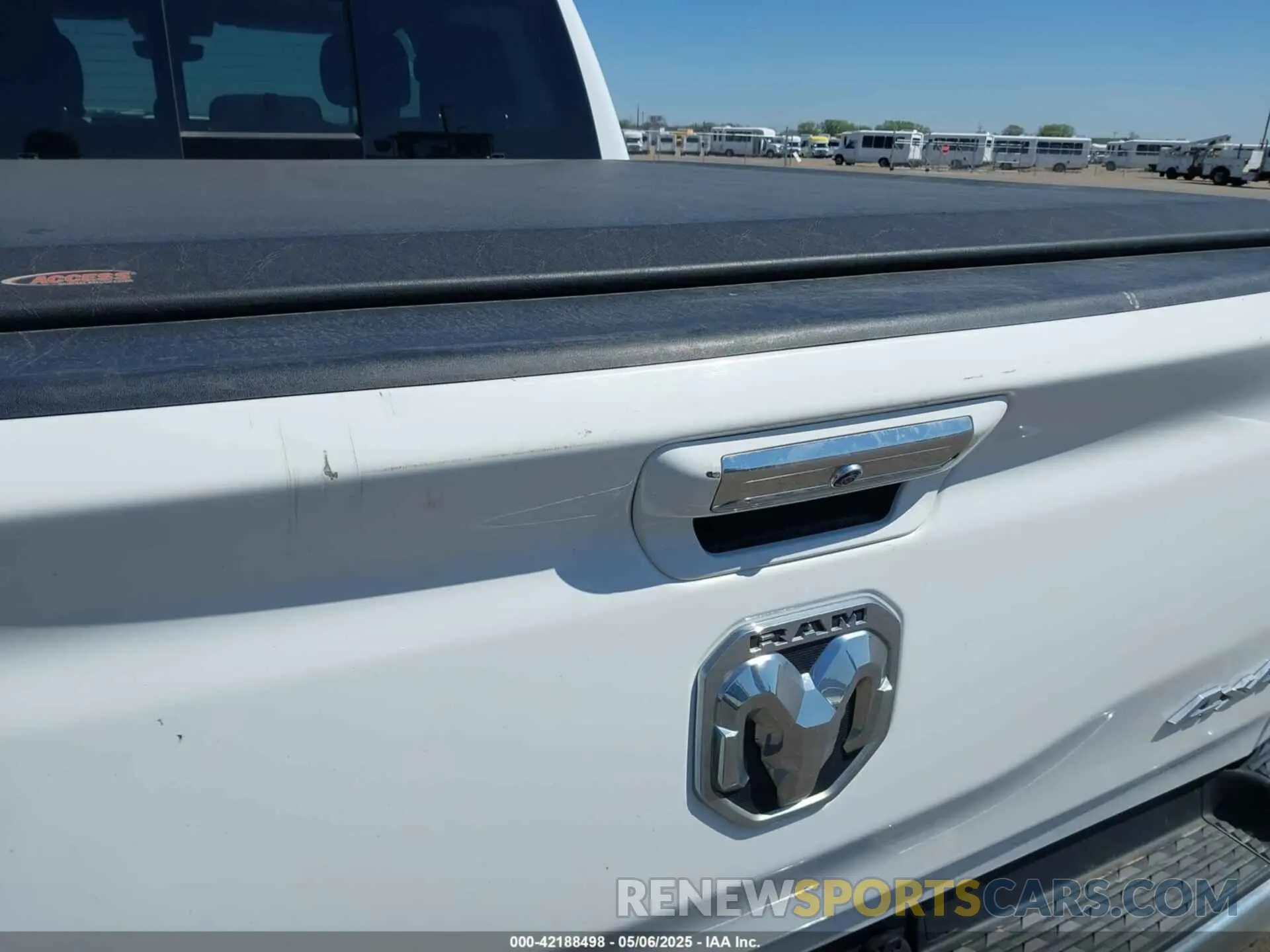6 Photograph of a damaged car 1C6RRFFG7LN262911 RAM 1500 2020