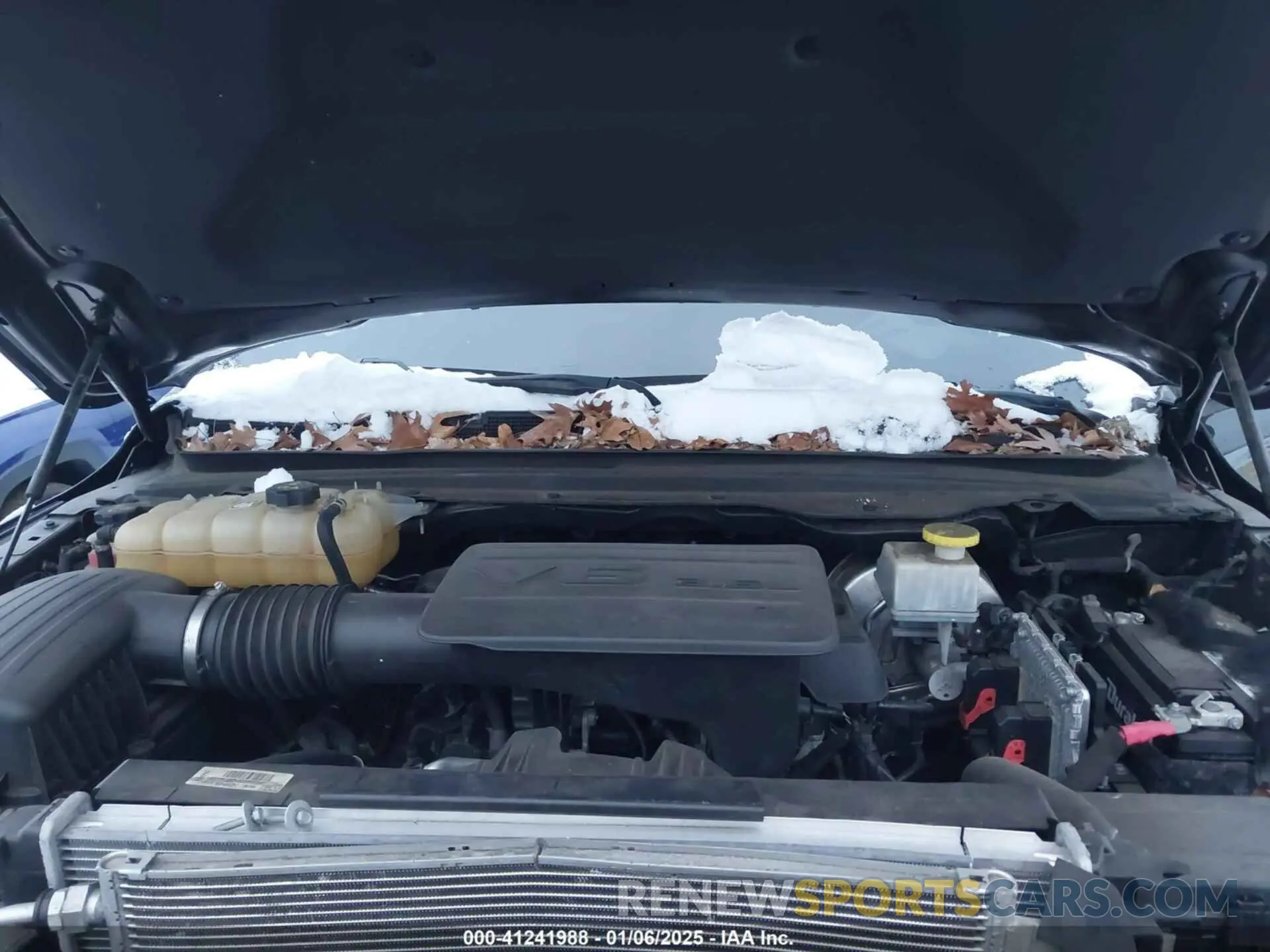 10 Photograph of a damaged car 1C6RRFFG7LN285301 RAM 1500 2020