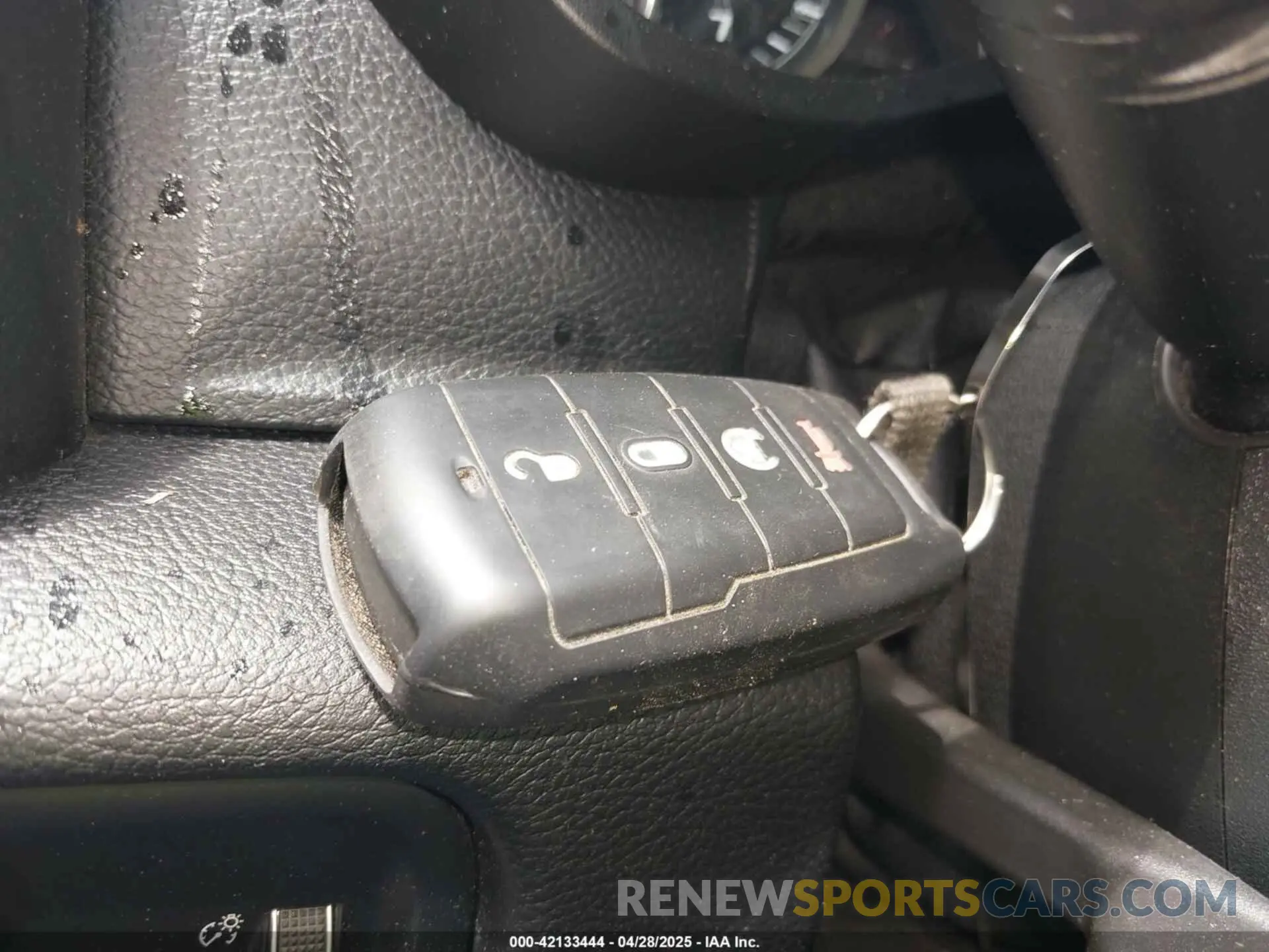 11 Фотография поврежденного автомобиля 1C6SRFBT0LN280347 RAM 1500 2020