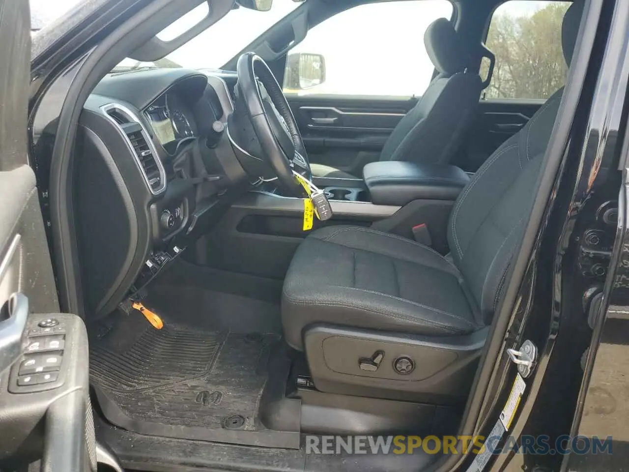 7 Photograph of a damaged car 1C6SRFBT3LN366641 RAM 1500 2020