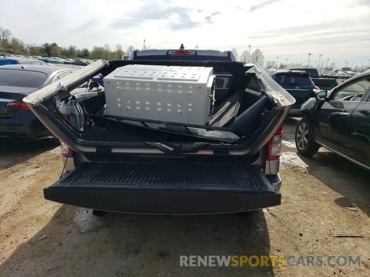 6 Photograph of a damaged car 1C6SRFFT4LN159377 RAM 1500 2020
