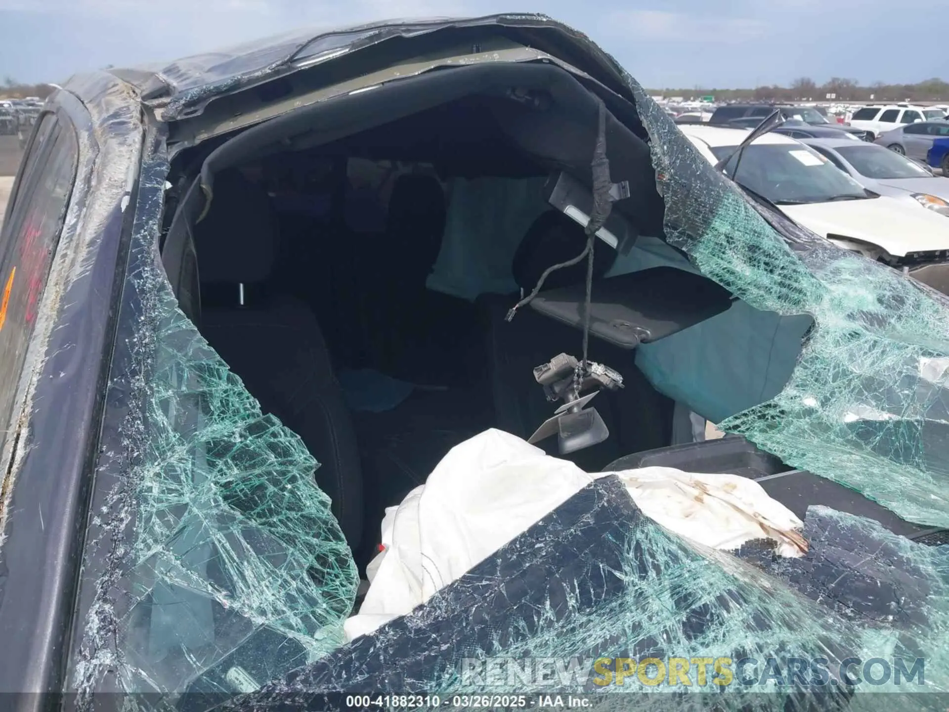 5 Photograph of a damaged car 1C6SRFFT4LN184246 RAM 1500 2020