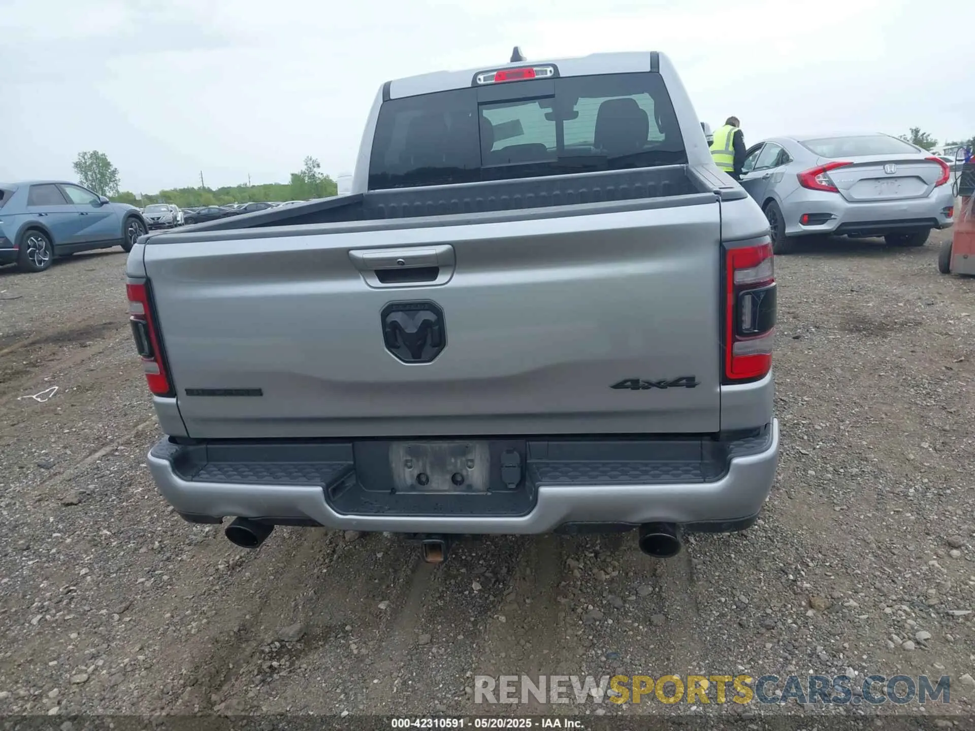 16 Photograph of a damaged car 1C6SRFFT5LN184997 RAM 1500 2020
