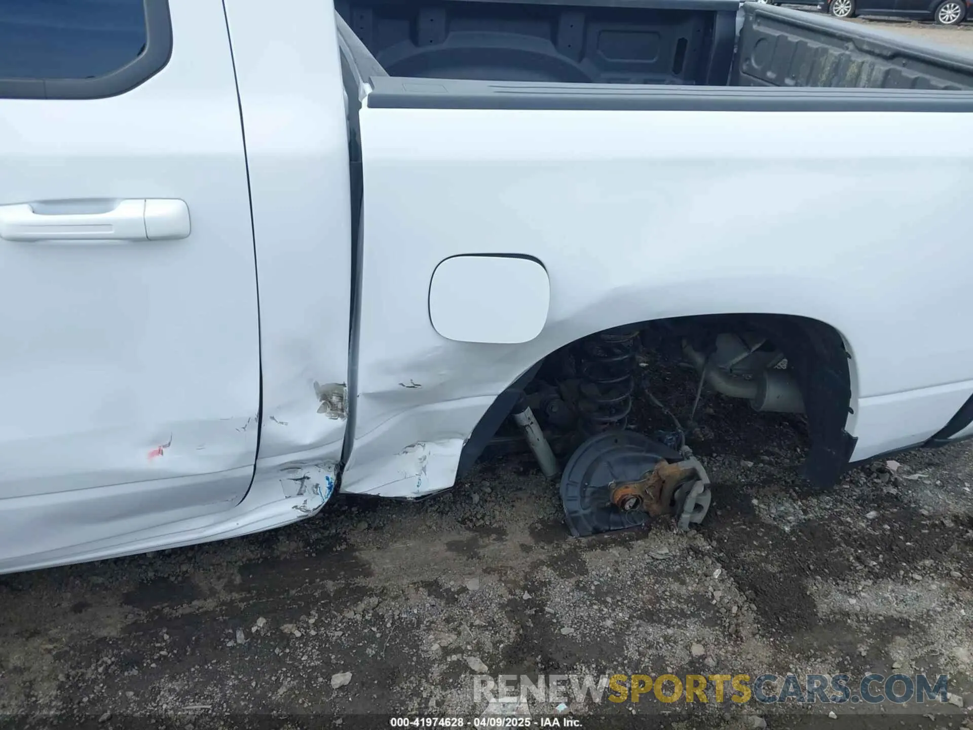 6 Photograph of a damaged car 1C6SRFFT5LN212426 RAM 1500 2020