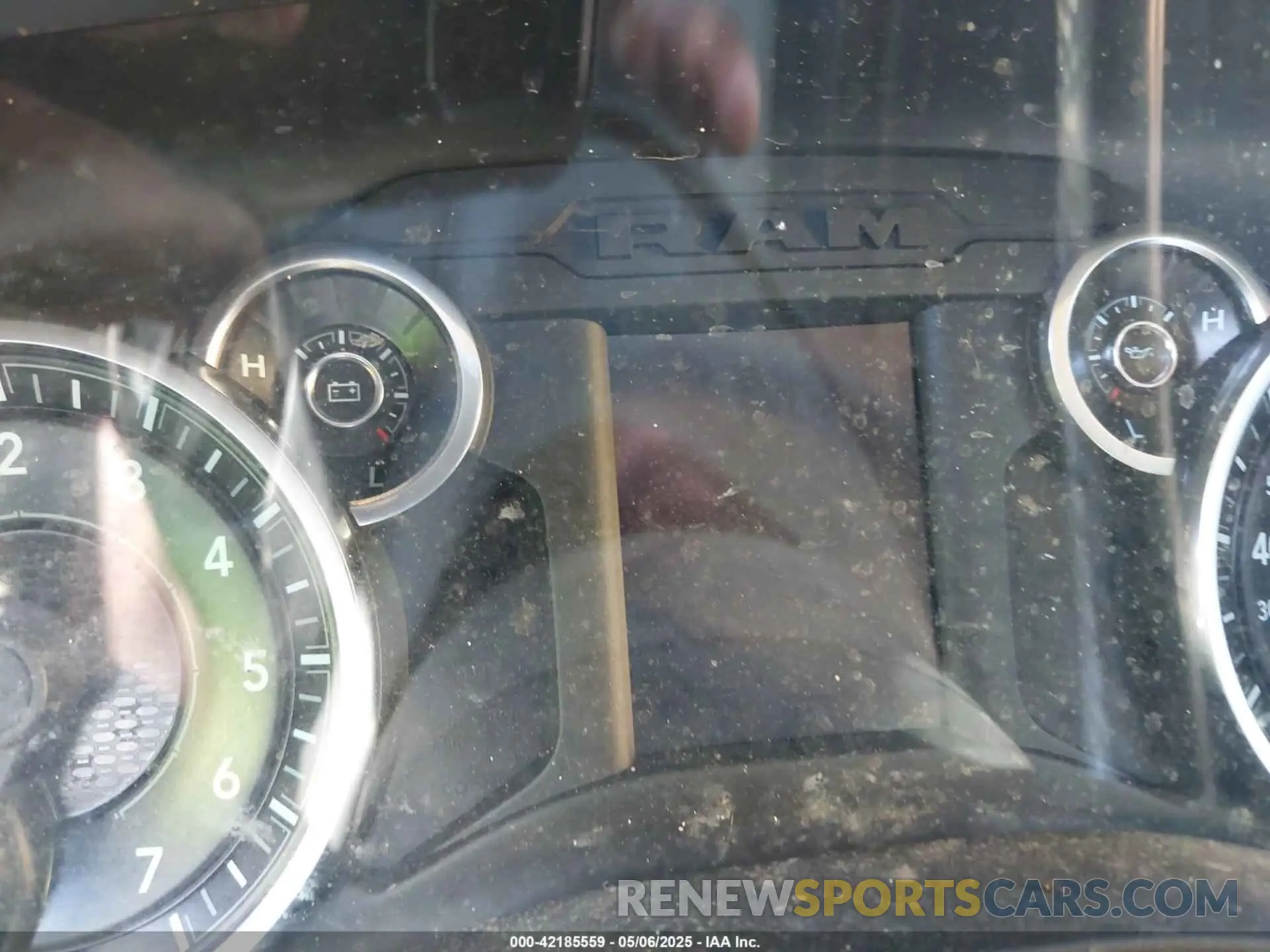 14 Photograph of a damaged car 1C6SRFFTXLN101550 RAM 1500 2020