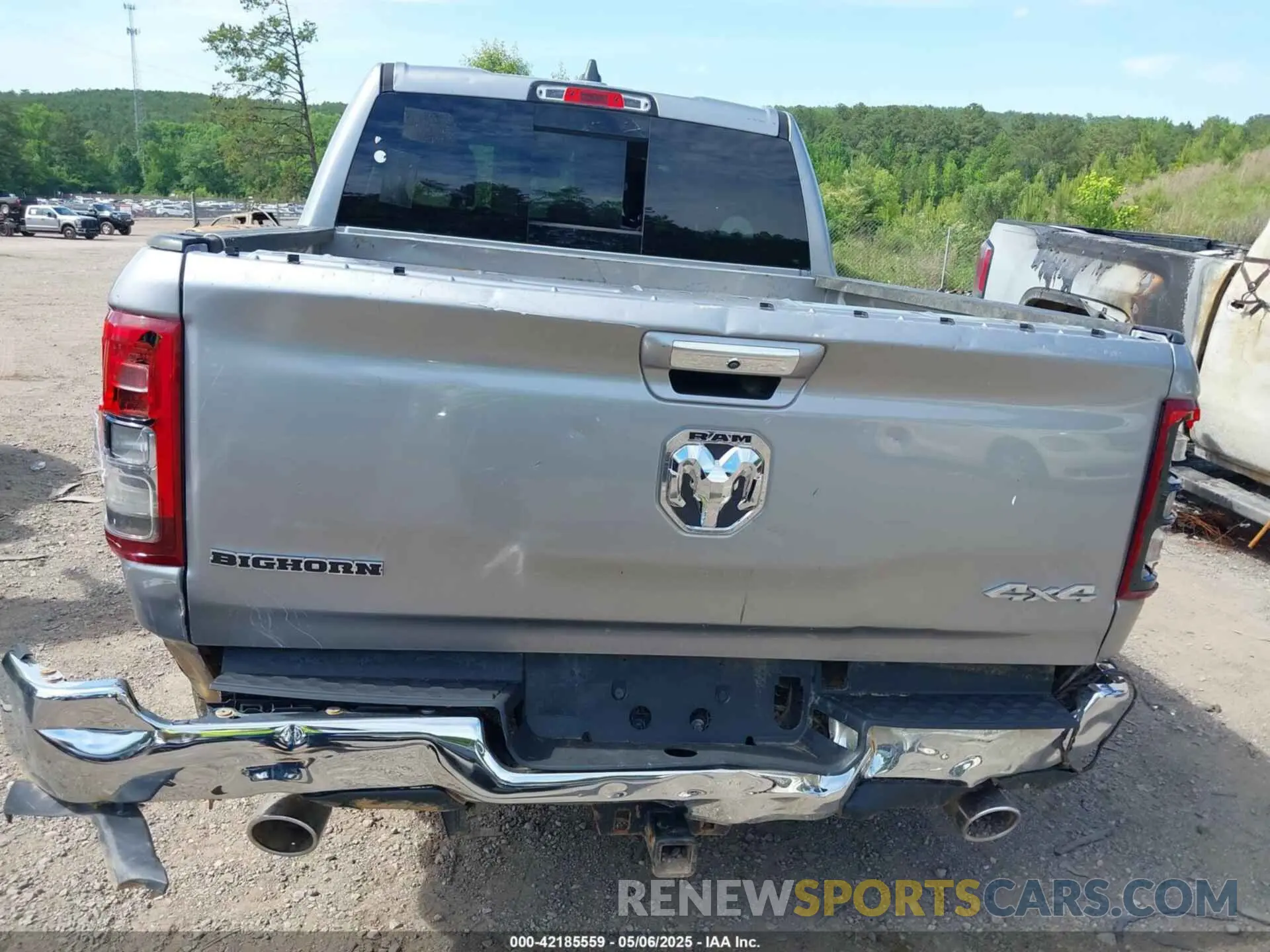 15 Photograph of a damaged car 1C6SRFFTXLN101550 RAM 1500 2020