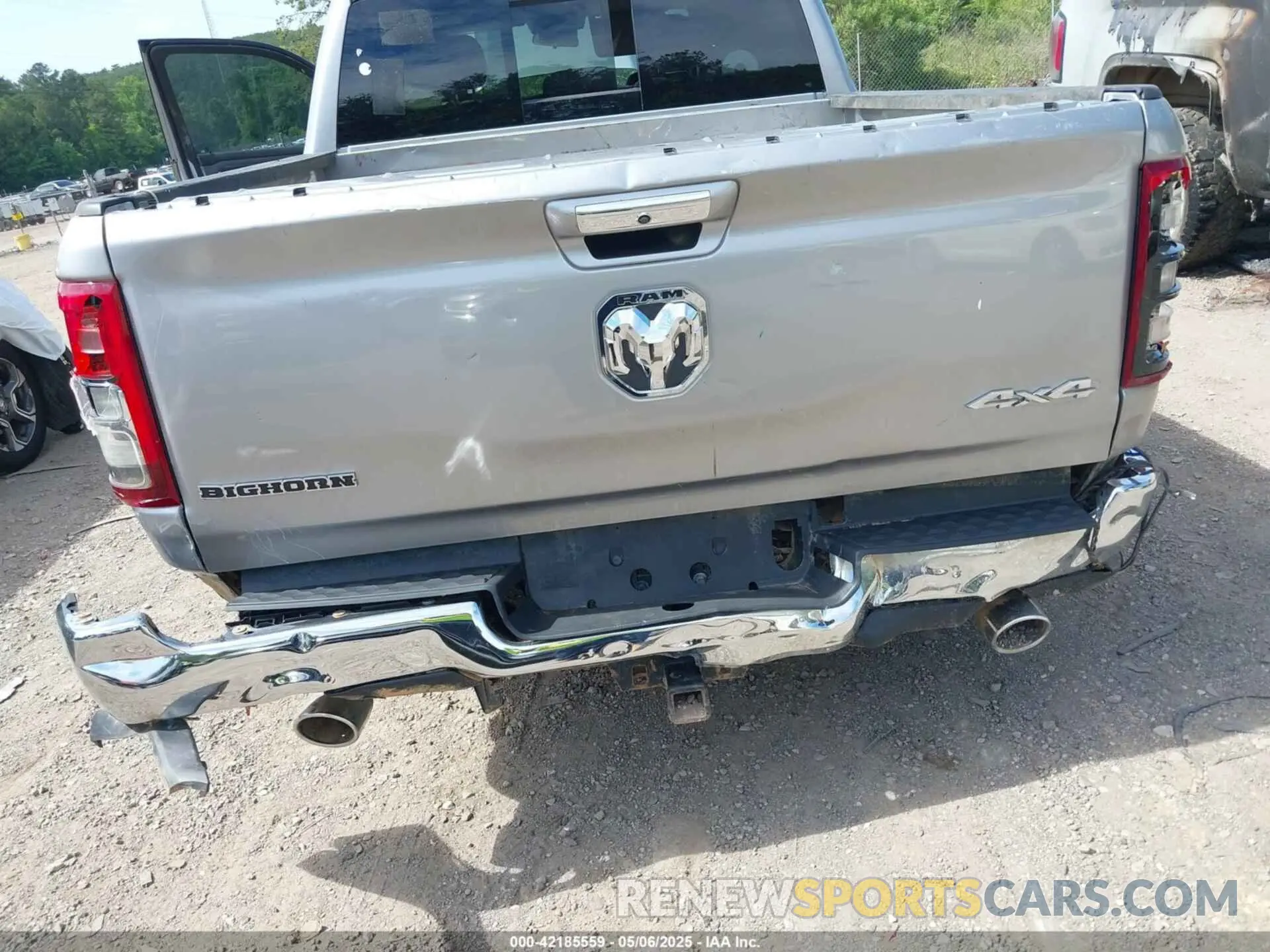 6 Photograph of a damaged car 1C6SRFFTXLN101550 RAM 1500 2020