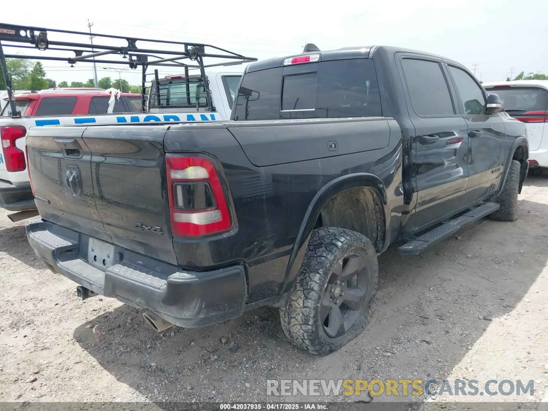 4 Photograph of a damaged car 1C6SRFFTXLN294329 RAM 1500 2020