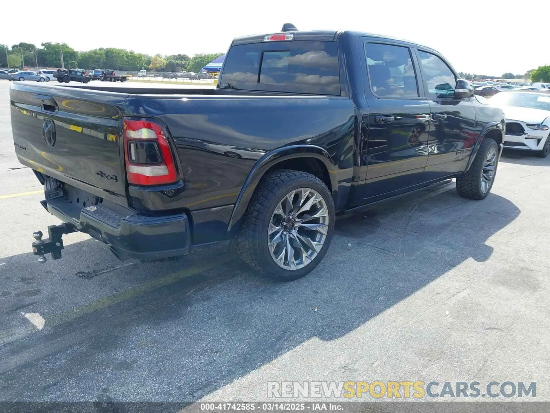 4 Фотография поврежденного автомобиля 1C6SRFHT6LN213906 RAM 1500 2020