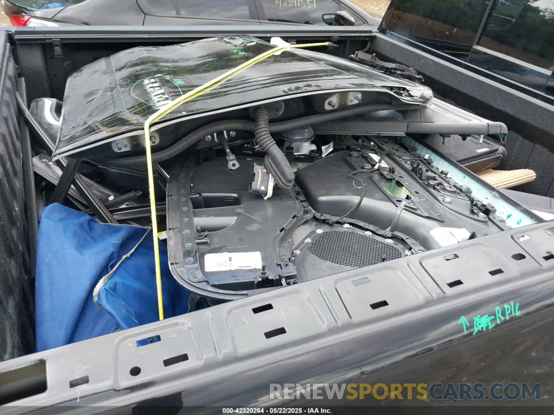 12 Photograph of a damaged car 1C6SRFJT2LN109584 RAM 1500 2020