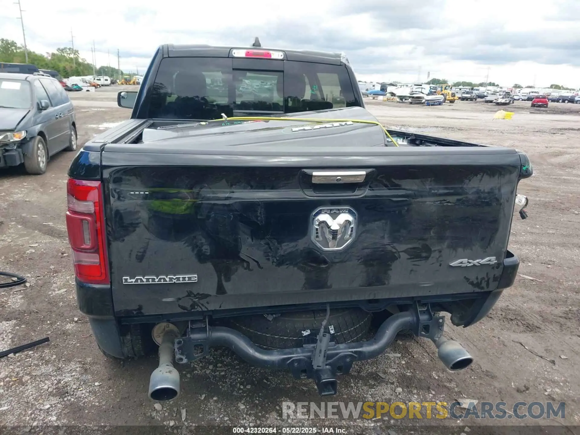 17 Photograph of a damaged car 1C6SRFJT2LN109584 RAM 1500 2020