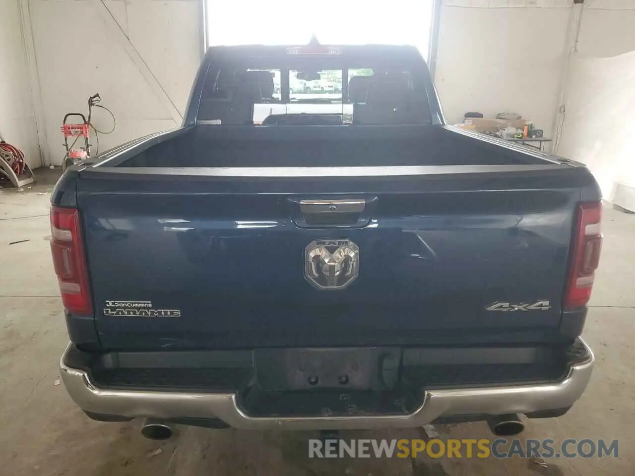 6 Photograph of a damaged car 1C6SRFJT2LN309512 RAM 1500 2020