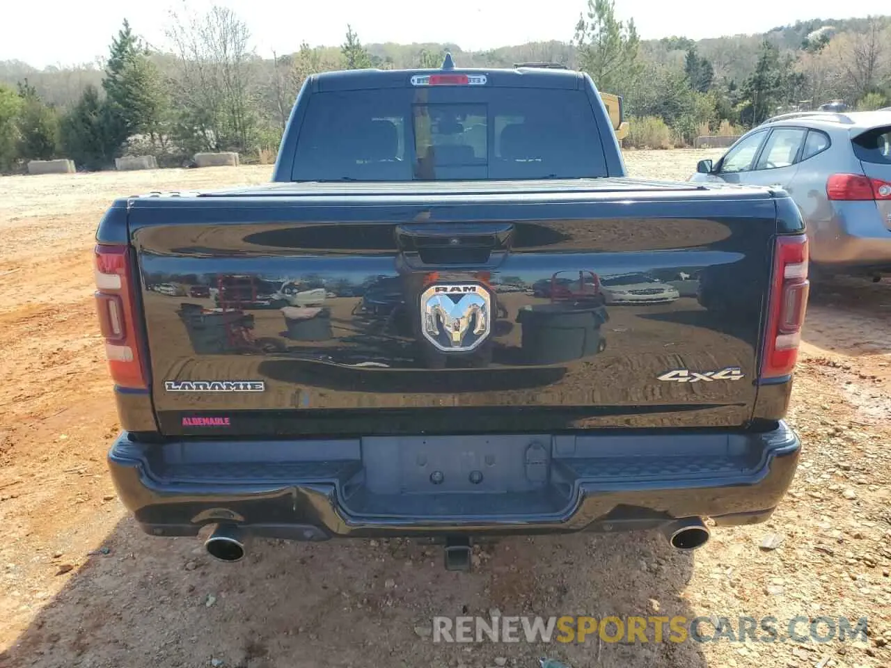 6 Photograph of a damaged car 1C6SRFJT2LN325273 RAM 1500 2020