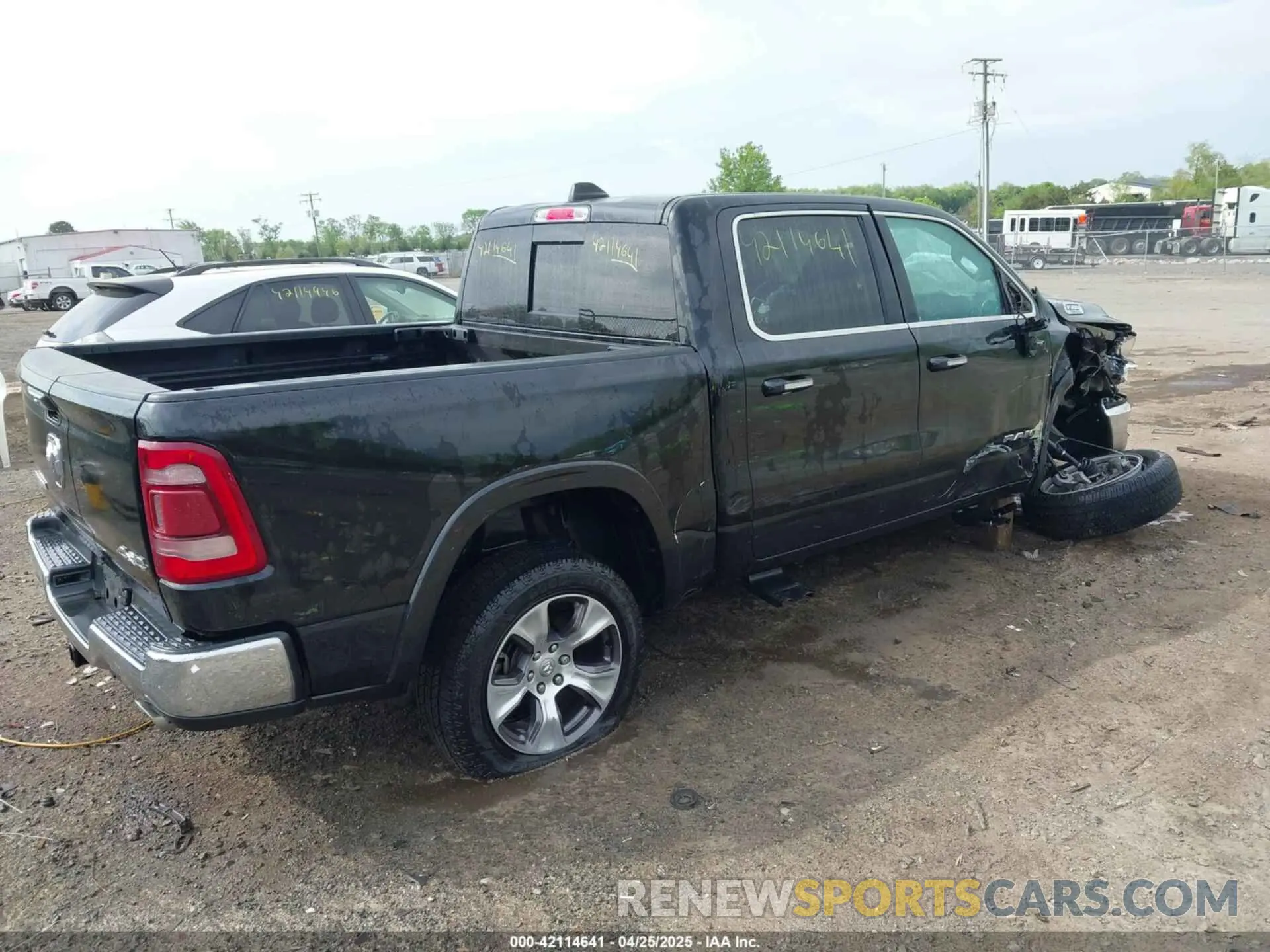 4 Photograph of a damaged car 1C6SRFJT2LN356801 RAM 1500 2020