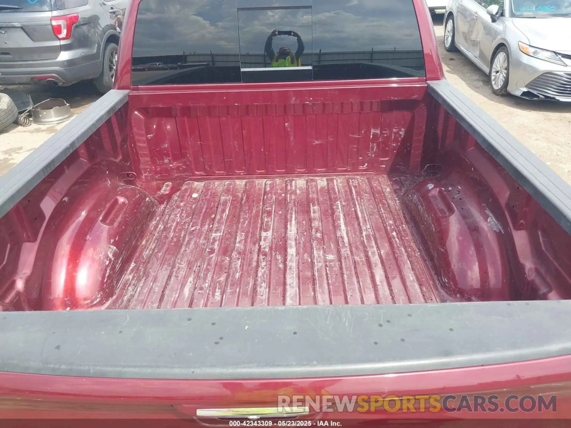 12 Photograph of a damaged car 1C6SRFJT2LN410968 RAM 1500 2020