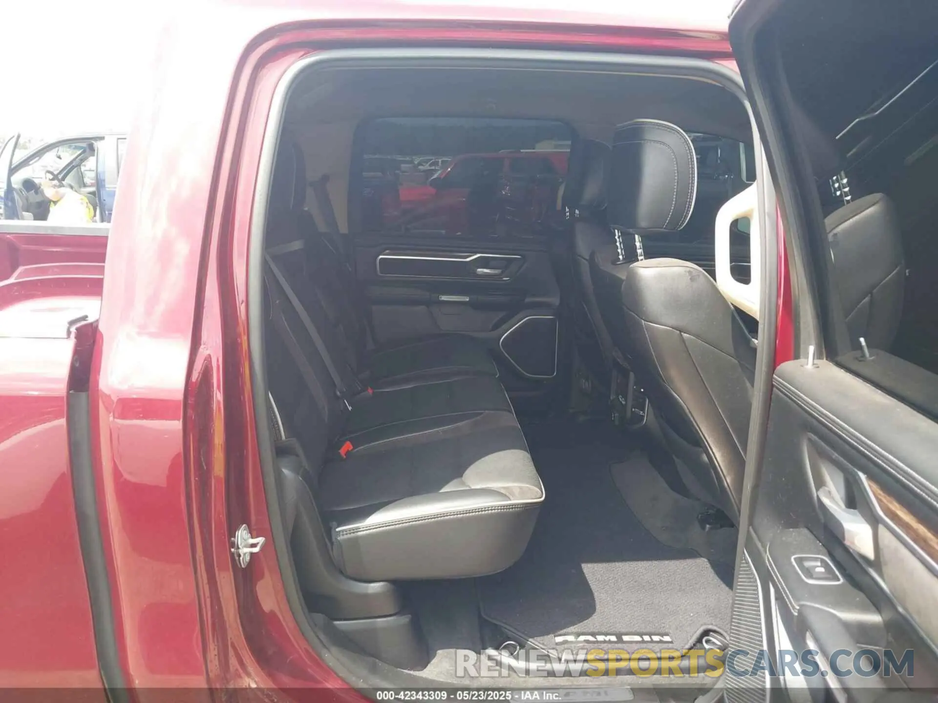 8 Photograph of a damaged car 1C6SRFJT2LN410968 RAM 1500 2020