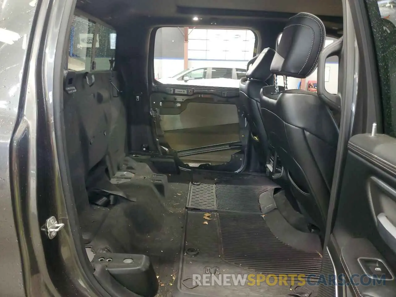 10 Фотография поврежденного автомобиля 1C6SRFJT4LN324870 RAM 1500 2020