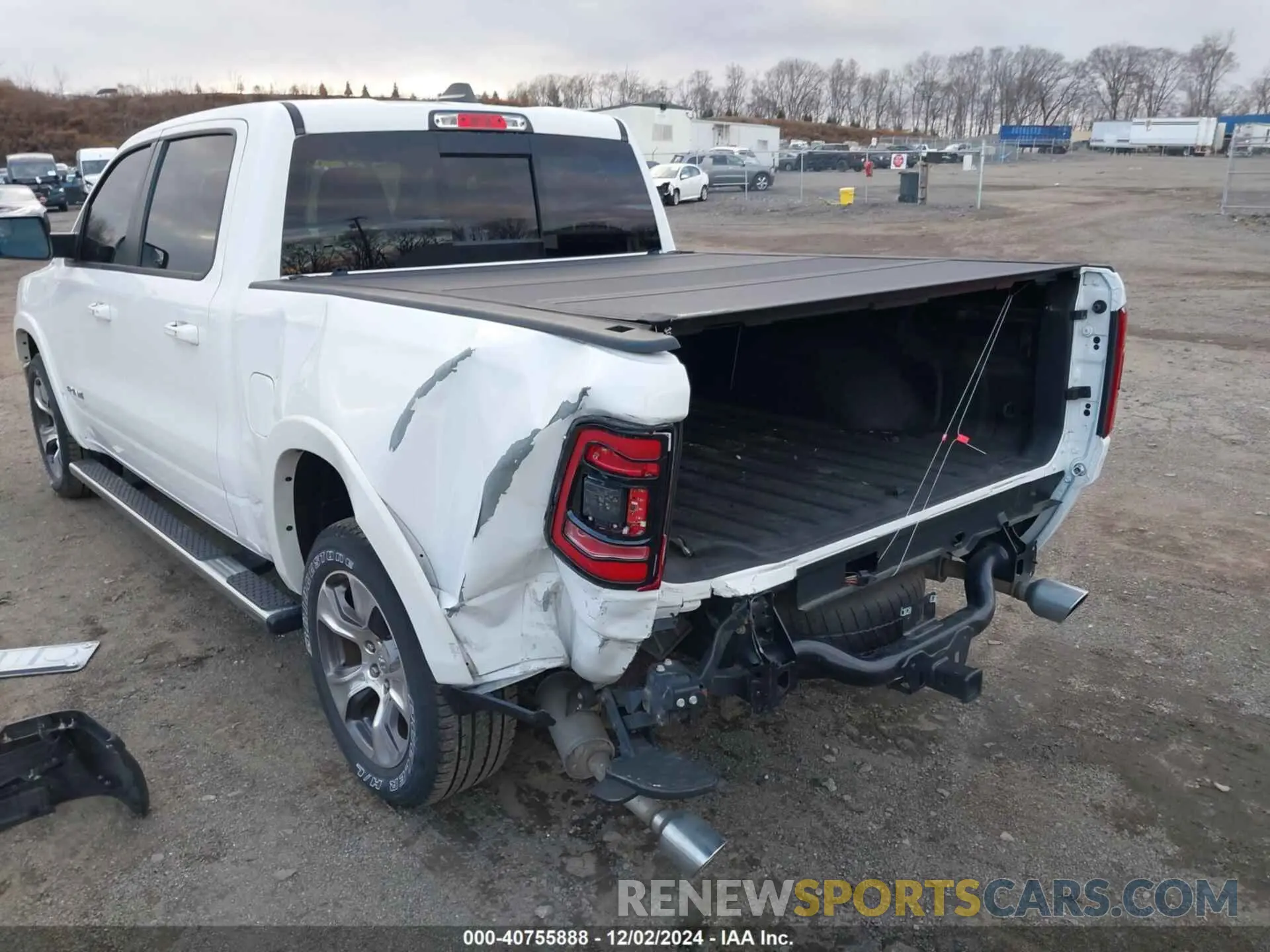 6 Photograph of a damaged car 1C6SRFJT5LN220243 RAM 1500 2020