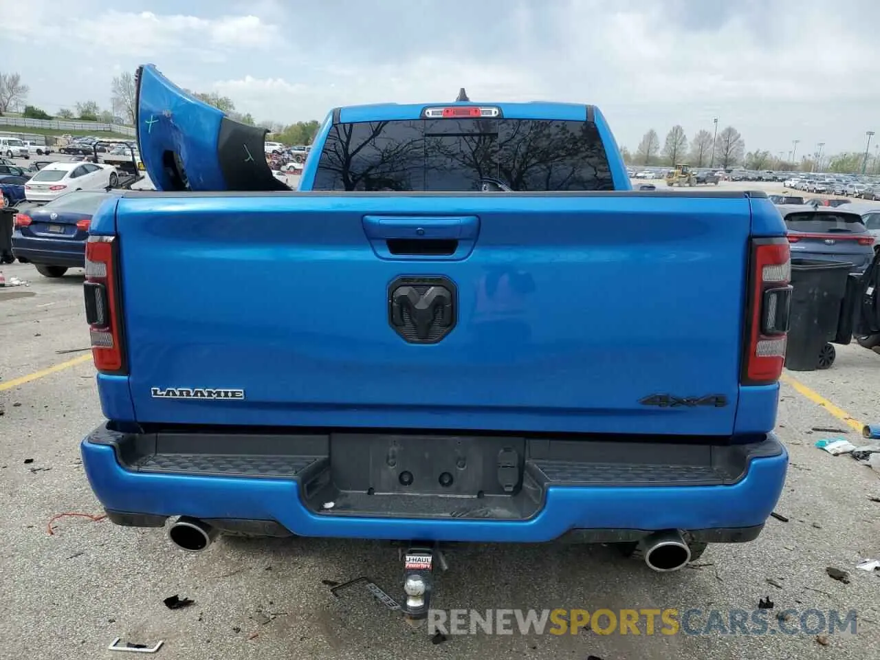 6 Photograph of a damaged car 1C6SRFJT6LN376582 RAM 1500 2020