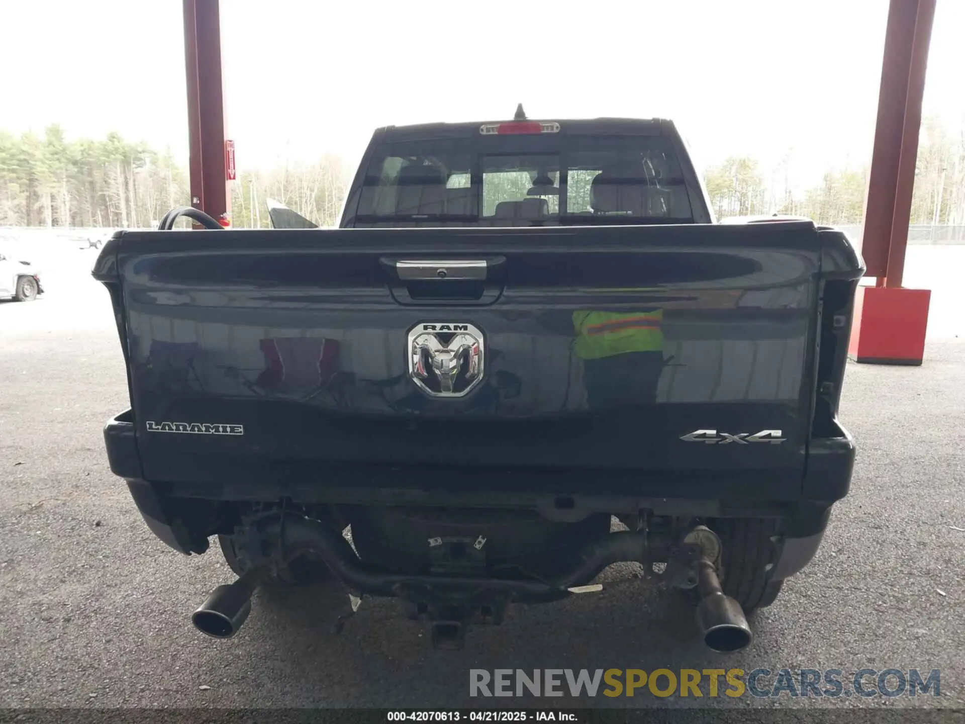 17 Photograph of a damaged car 1C6SRFJT7LN416460 RAM 1500 2020