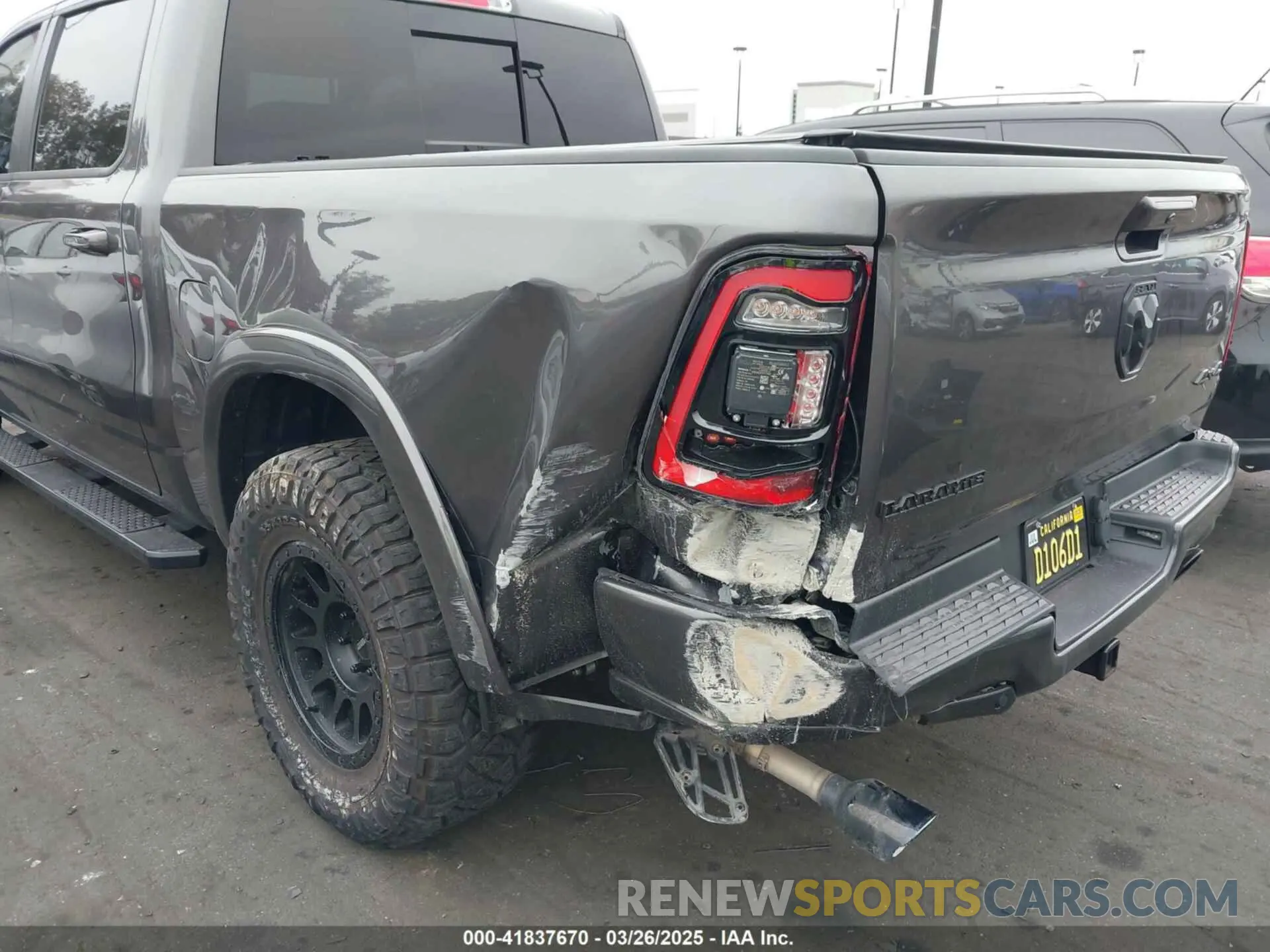 12 Photograph of a damaged car 1C6SRFJTXLN323075 RAM 1500 2020