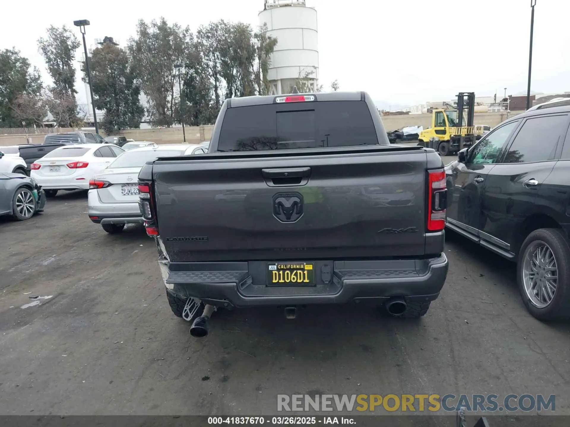 17 Photograph of a damaged car 1C6SRFJTXLN323075 RAM 1500 2020