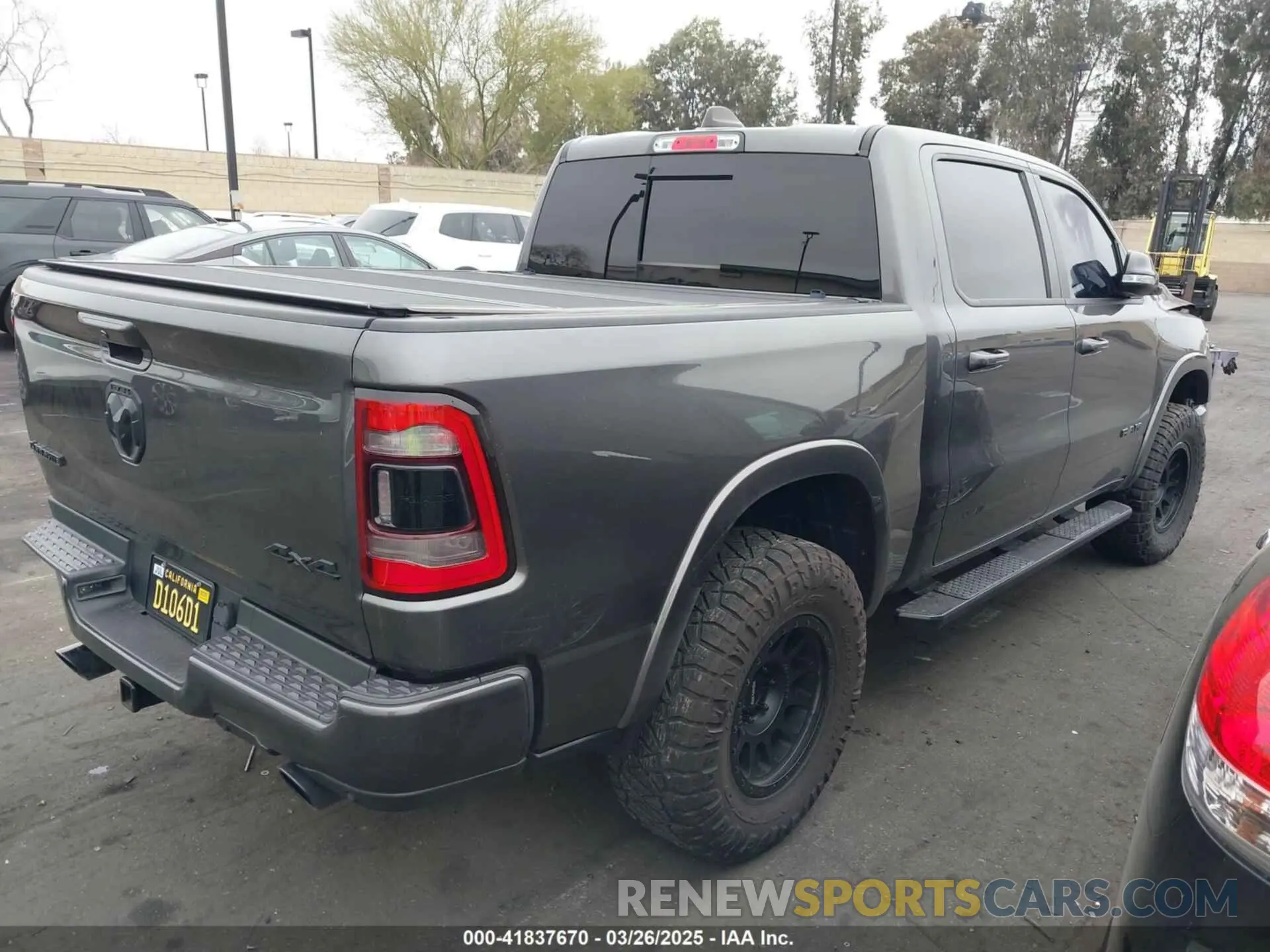 4 Photograph of a damaged car 1C6SRFJTXLN323075 RAM 1500 2020