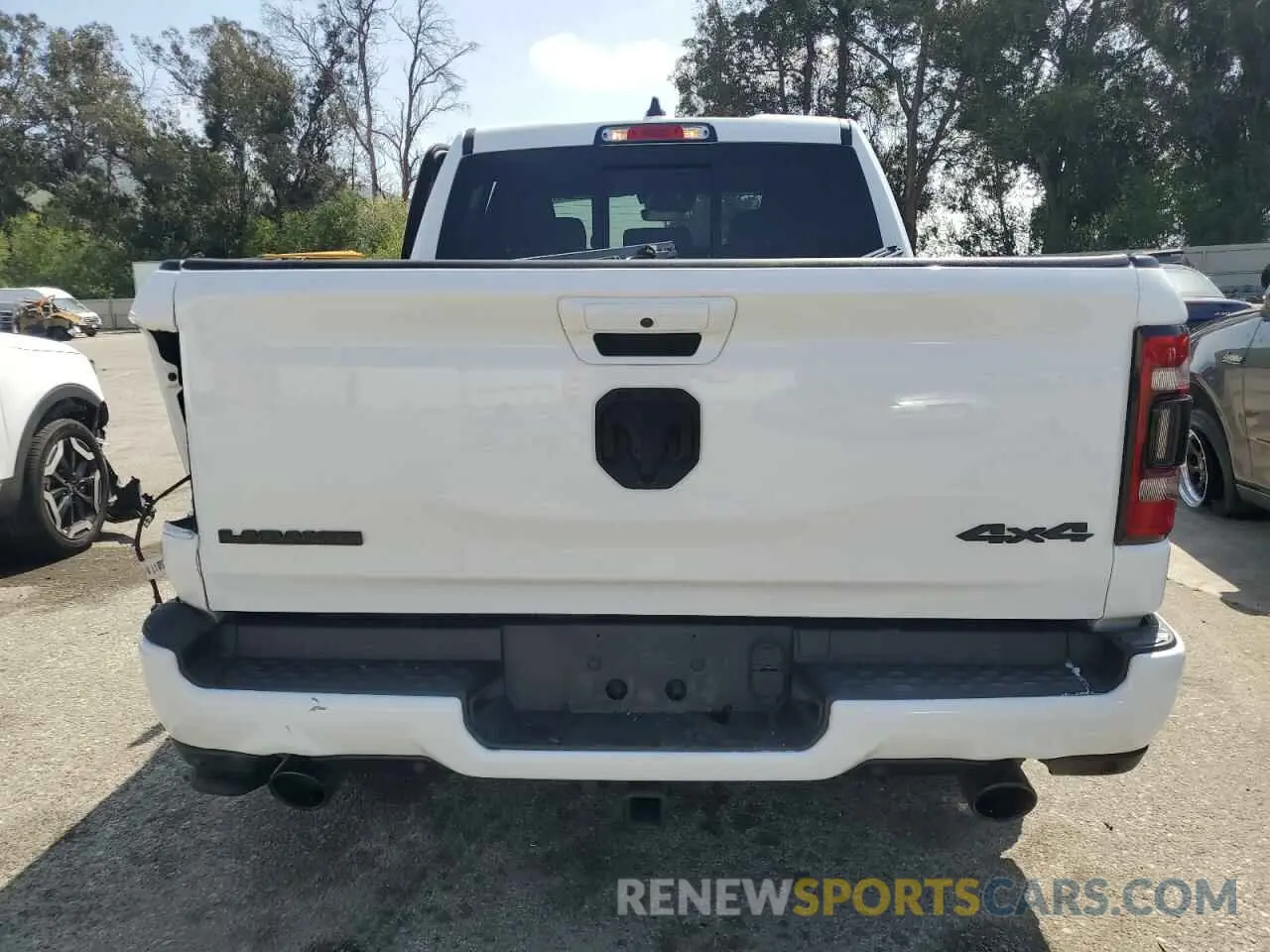 6 Photograph of a damaged car 1C6SRFJTXLN344413 RAM 1500 2020