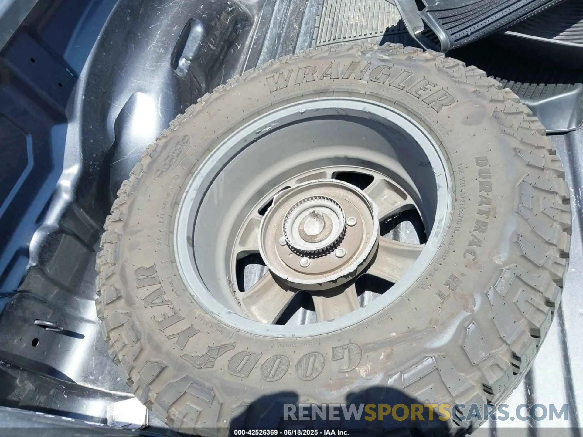 12 Фотография поврежденного автомобиля 1C6SRFLT1LN398728 RAM 1500 2020