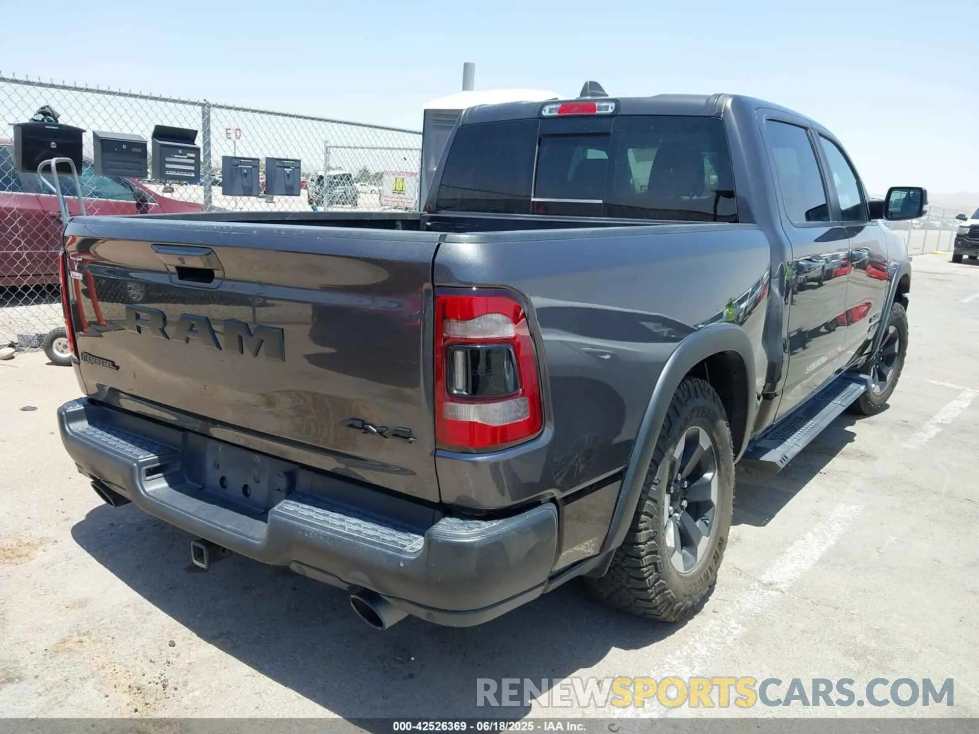 4 Фотография поврежденного автомобиля 1C6SRFLT1LN398728 RAM 1500 2020