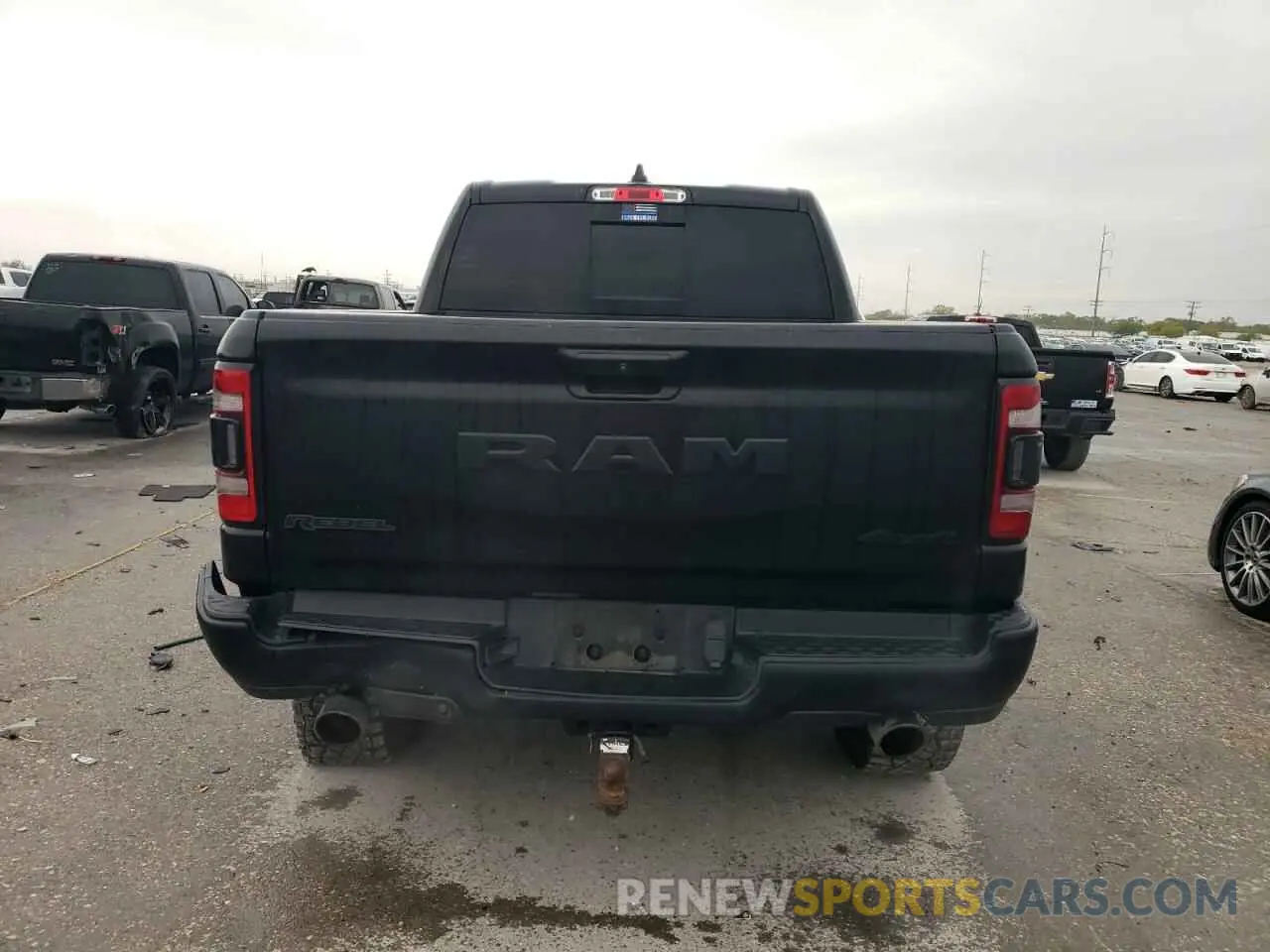 6 Photograph of a damaged car 1C6SRFLT5LN402232 RAM 1500 2020