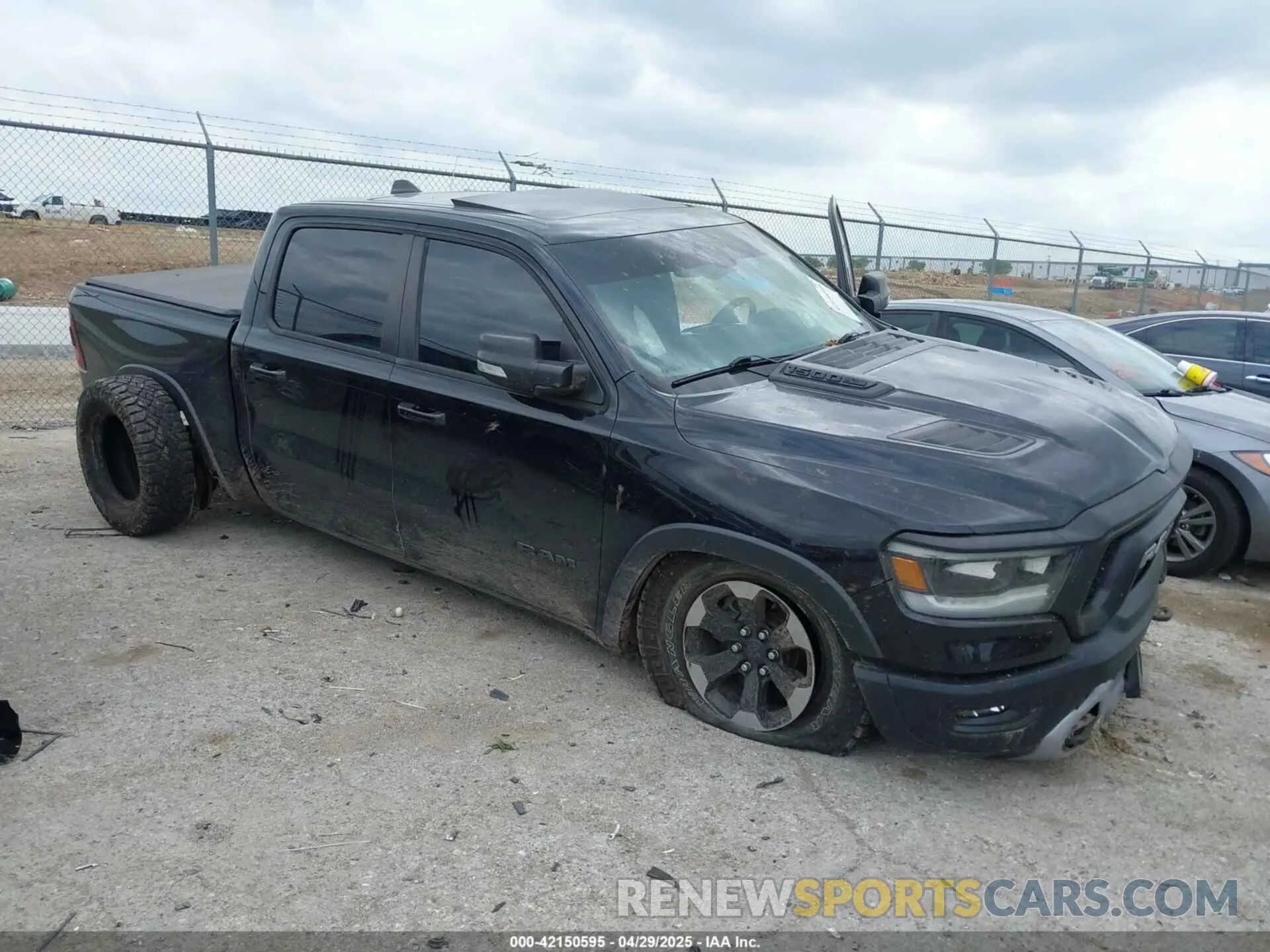6 Photograph of a damaged car 1C6SRFLT6LN211127 RAM 1500 2020