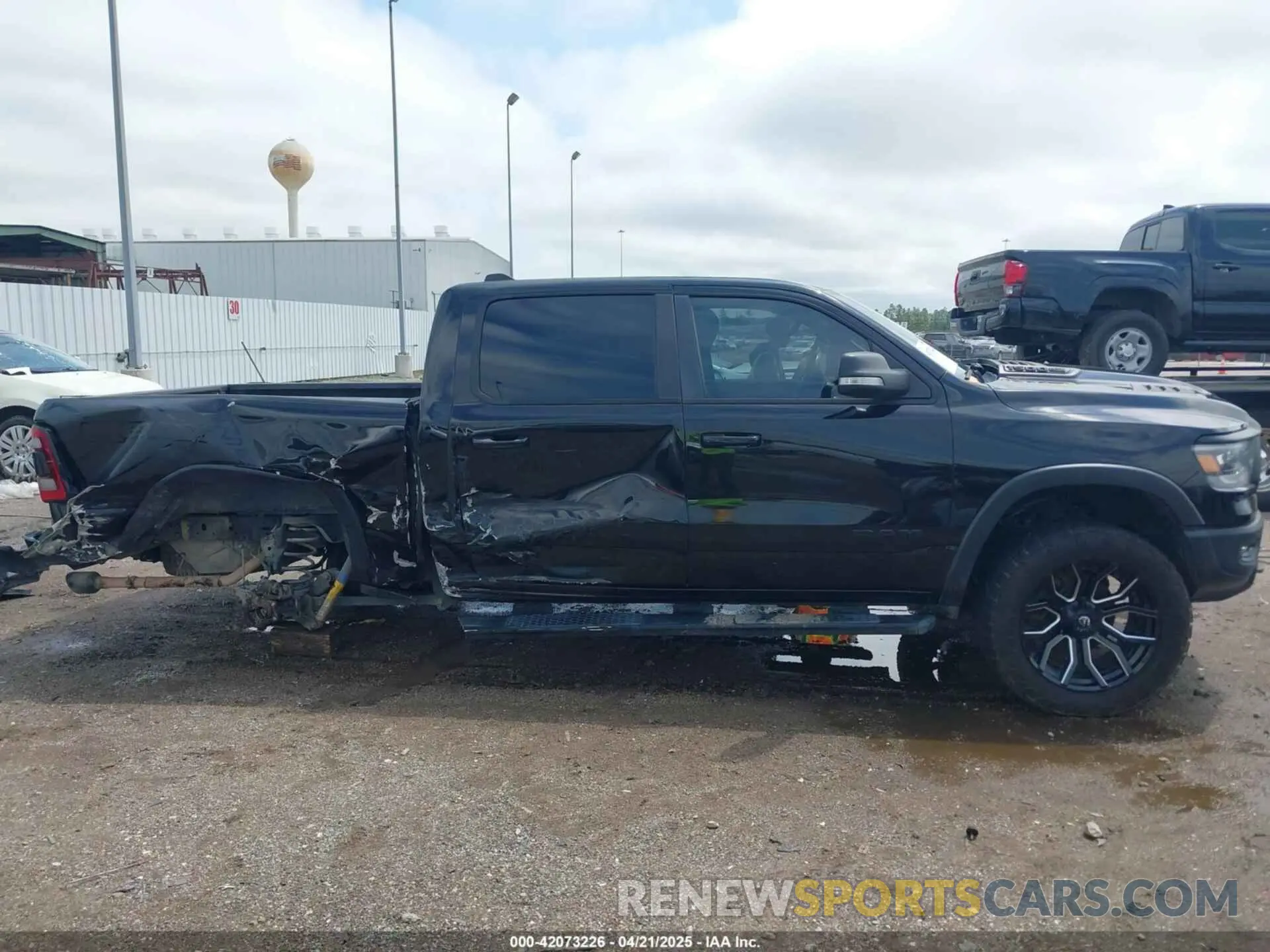 13 Photograph of a damaged car 1C6SRFLT7LN289562 RAM 1500 2020