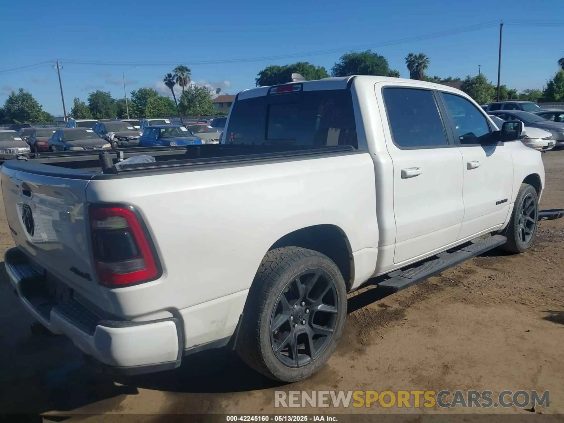 4 Photograph of a damaged car 1C6SRFLT8LN332550 RAM 1500 2020
