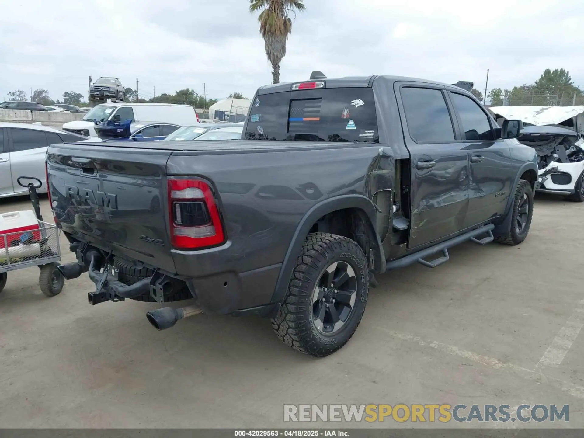 4 Photograph of a damaged car 1C6SRFLT9LN360521 RAM 1500 2020