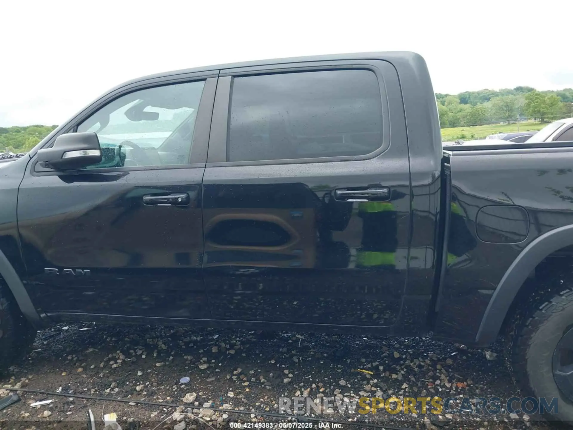 14 Photograph of a damaged car 1C6SRFLTXLN299096 RAM 1500 2020