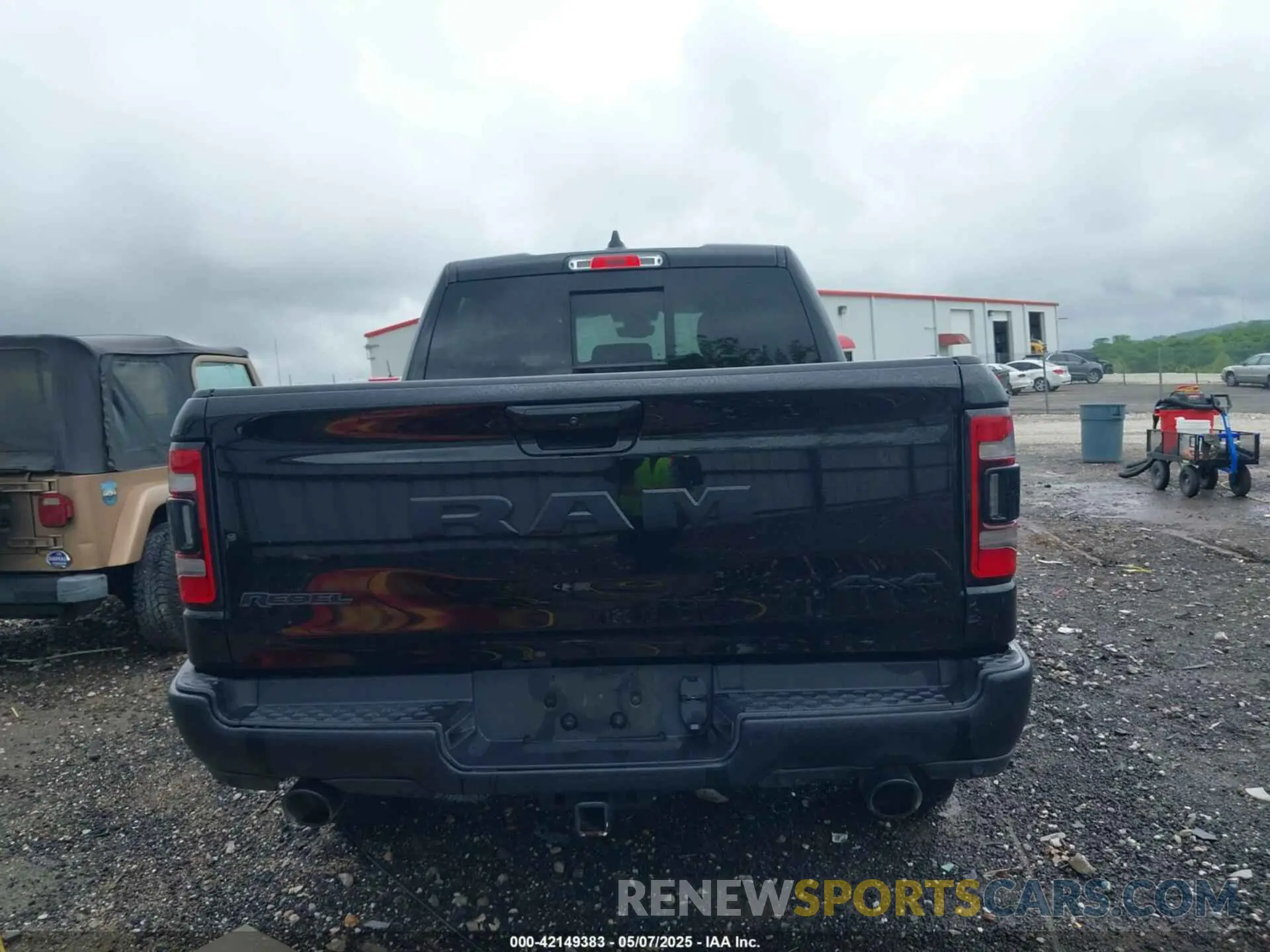 16 Photograph of a damaged car 1C6SRFLTXLN299096 RAM 1500 2020