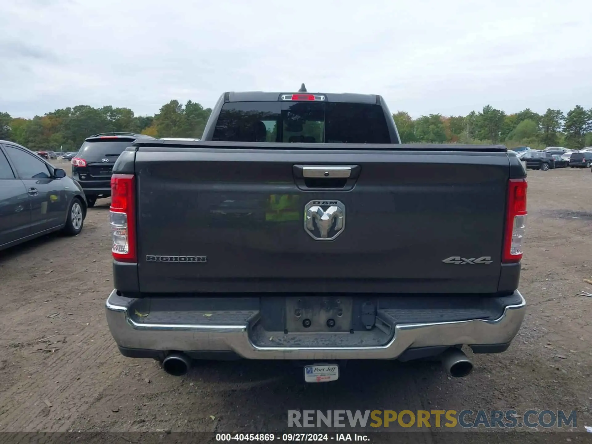 16 Photograph of a damaged car 1C6SRFMT3LN143125 RAM 1500 2020