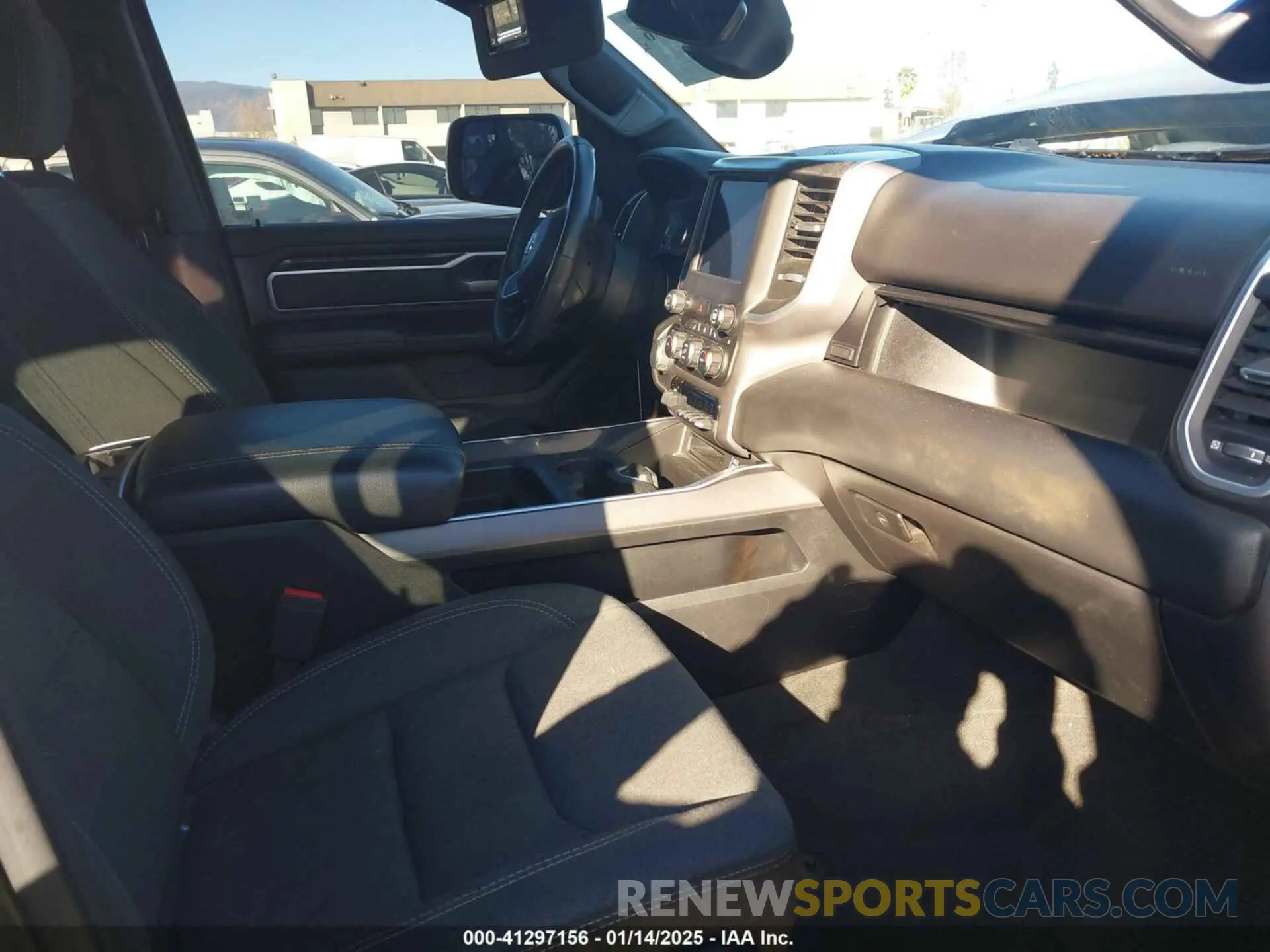 5 Photograph of a damaged car 1C6SRFMT6LN118624 RAM 1500 2020