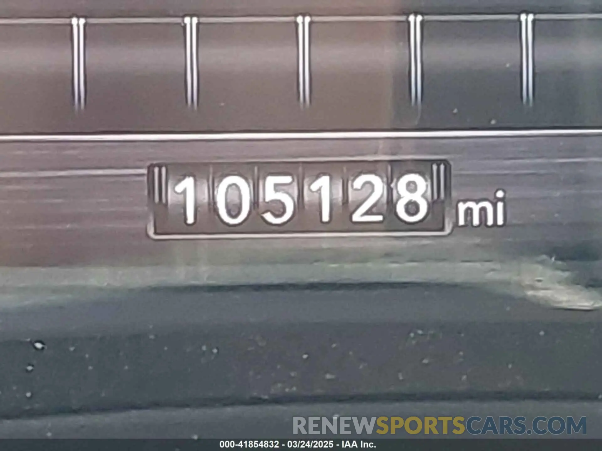 15 Photograph of a damaged car 1C6SRFRT5LN279572 RAM 1500 2020