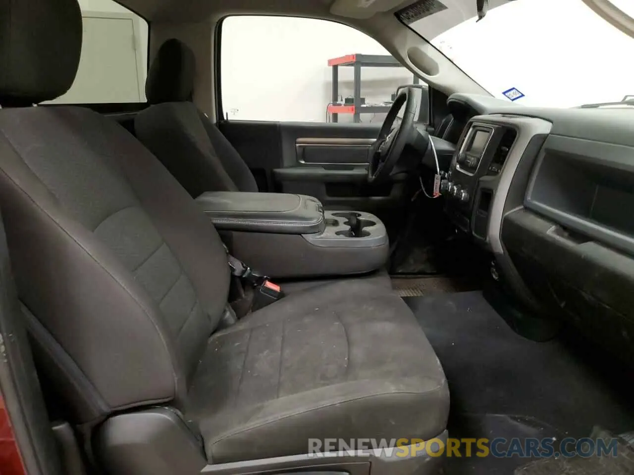 10 Фотография поврежденного автомобиля 3C6JR6AG6LG158083 RAM 1500 2020
