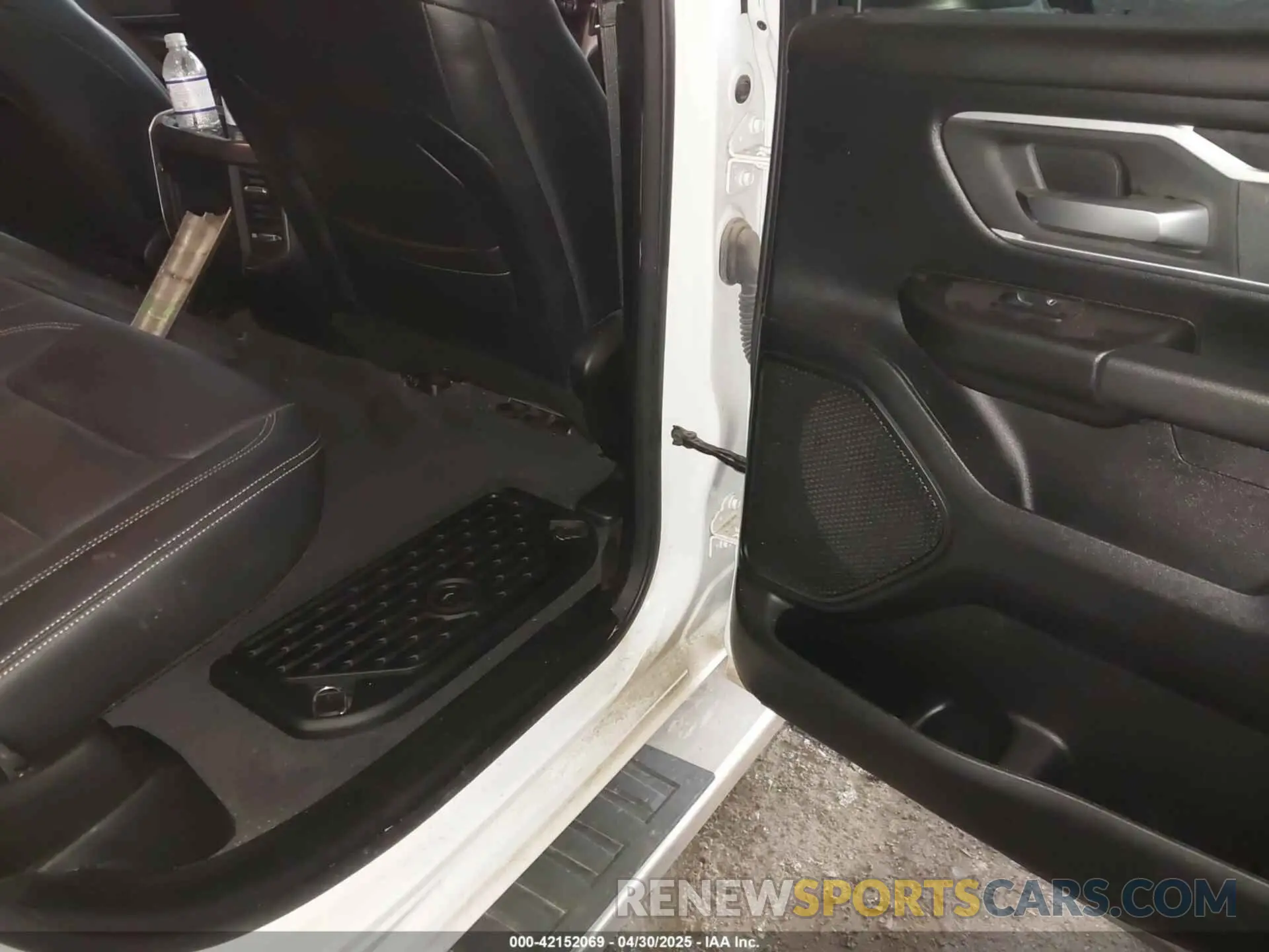 8 Photograph of a damaged car 1C6RREFT1MN646966 RAM 1500 2021