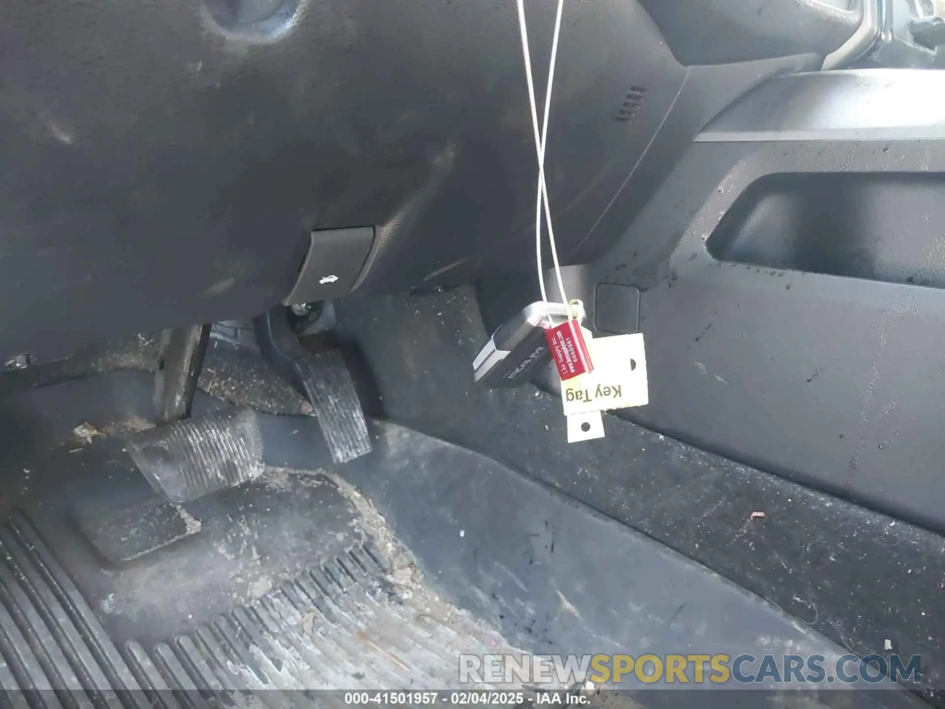 11 Photograph of a damaged car 1C6RREFT1MN690725 RAM 1500 2021