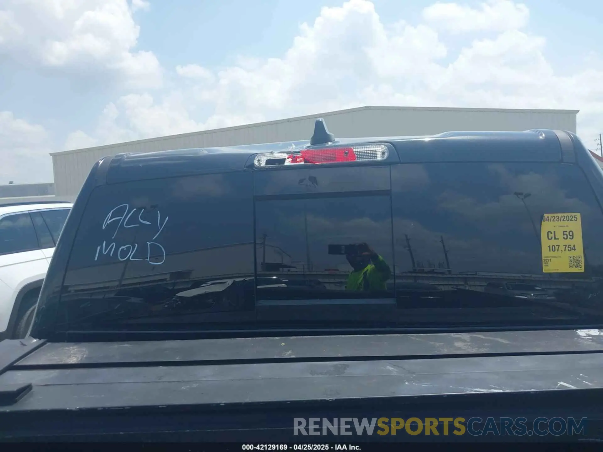 17 Photograph of a damaged car 1C6RREFT3MN647245 RAM 1500 2021