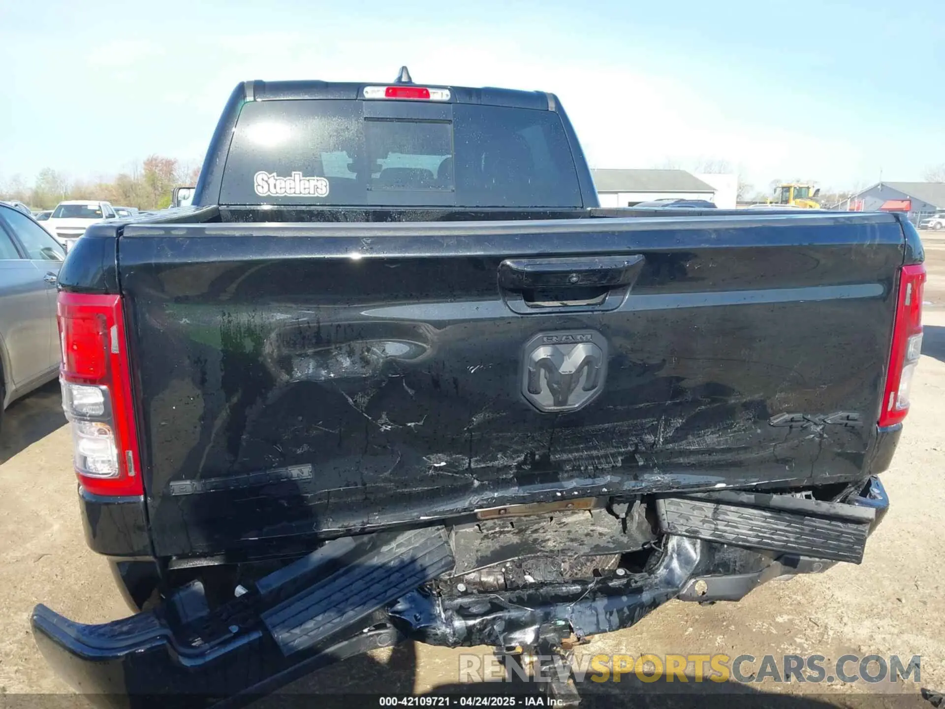 6 Photograph of a damaged car 1C6RRFFG2MN547923 RAM 1500 2021
