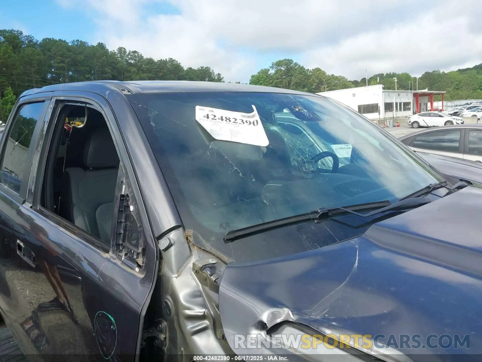 18 Photograph of a damaged car 1C6SRFBT3MN760917 RAM 1500 2021